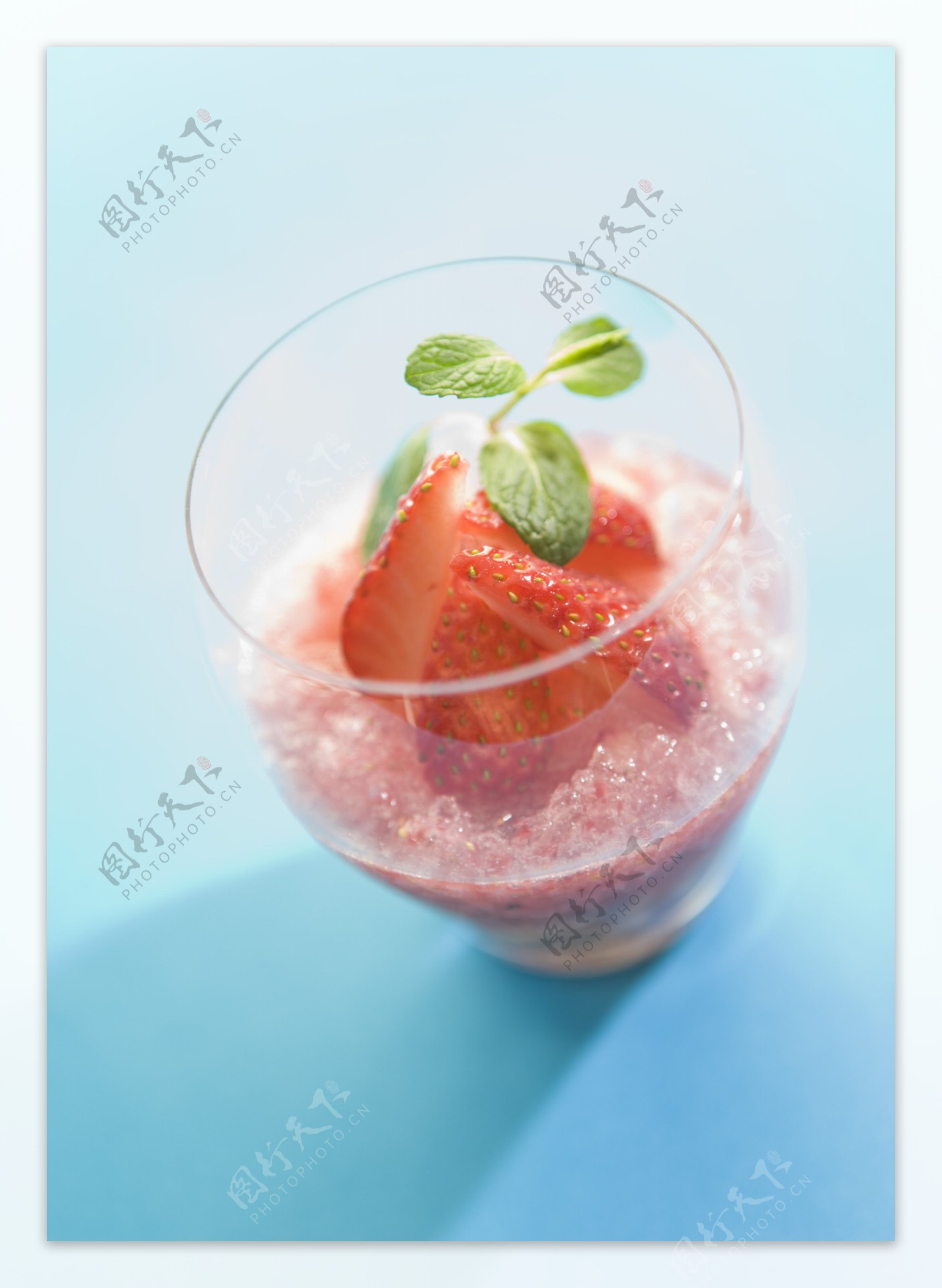 草莓炒冰高清图片