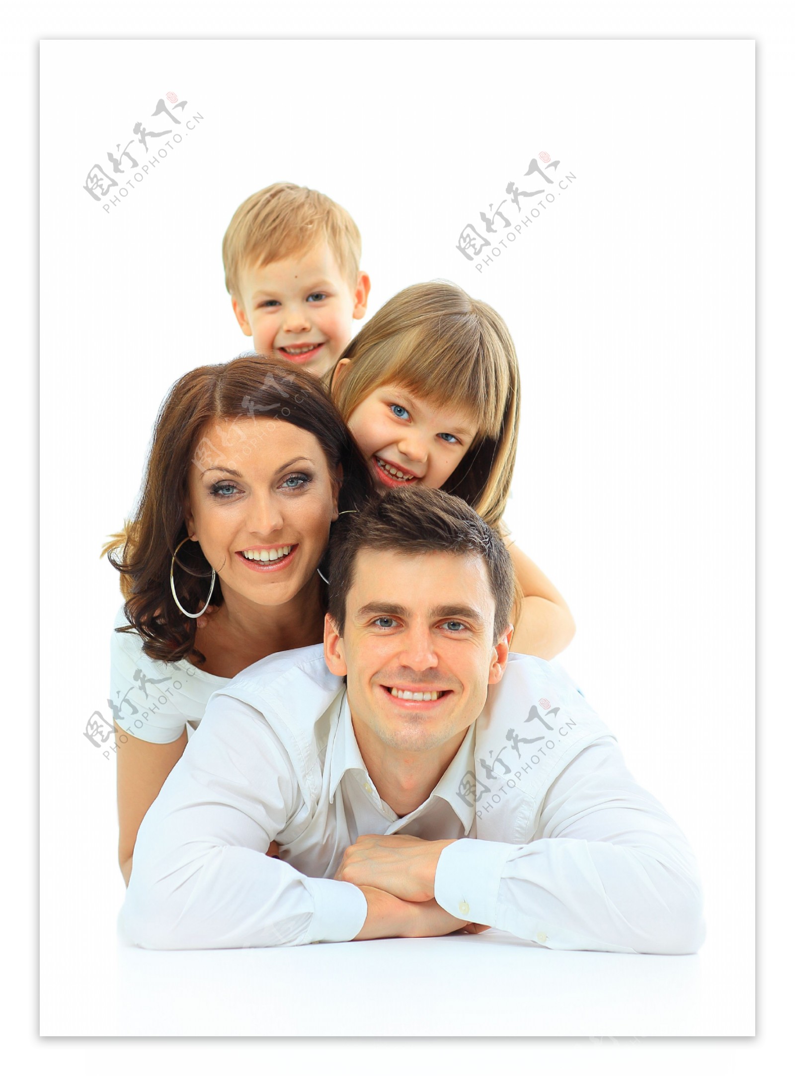 玩耍的家庭人物摄影图片