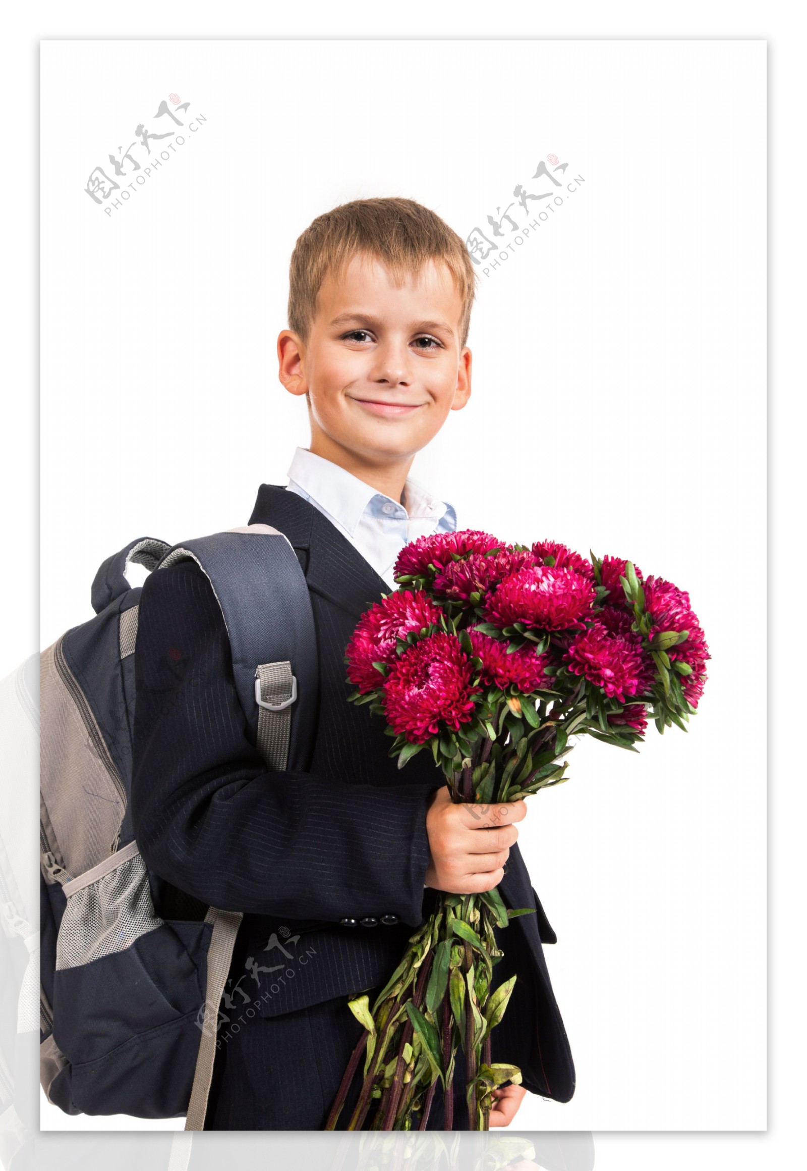 手拿鲜花的男孩图片