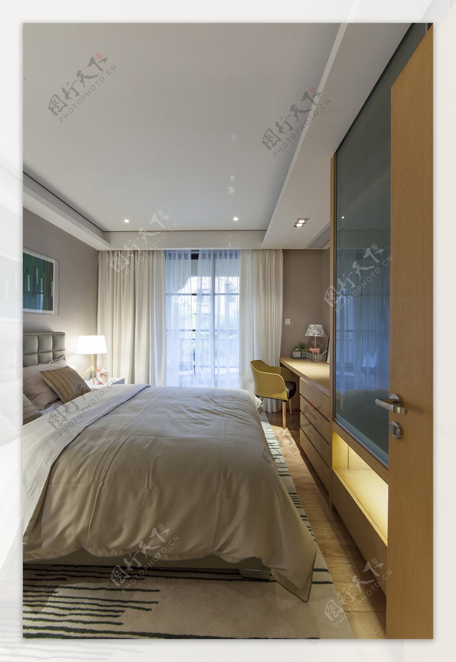 现代风格小清新家居卧室床落地窗装修效果图 – 设计本装修效果图