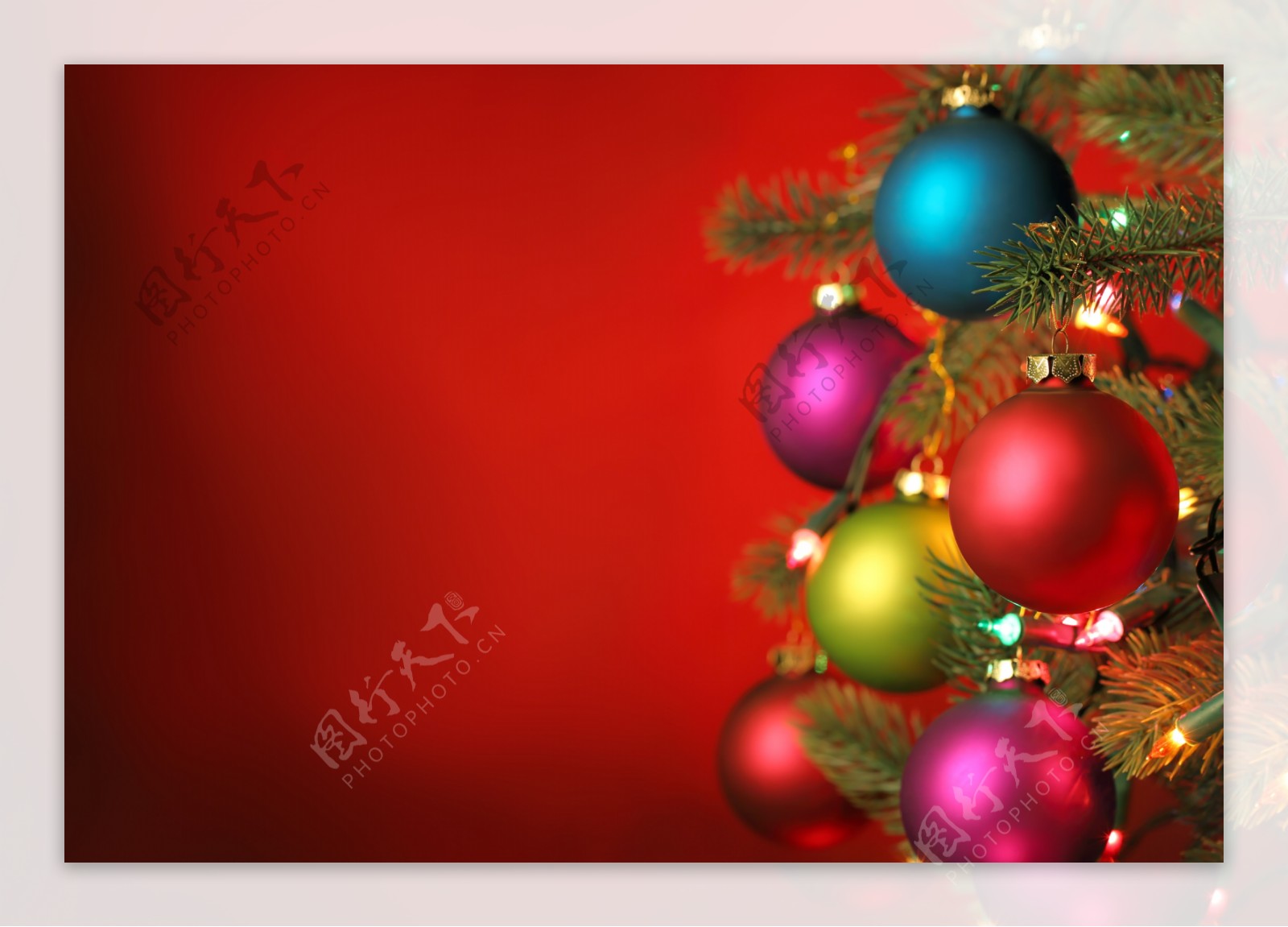 红色圣诞树吊饰背景图片