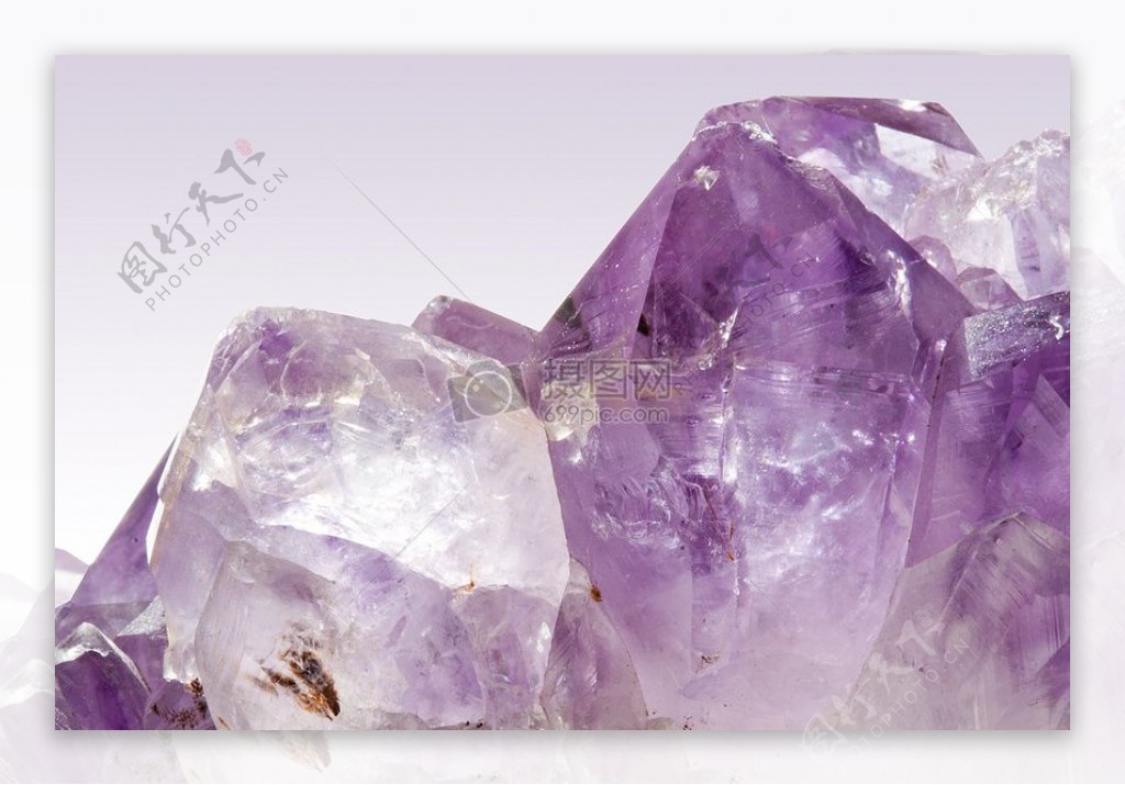 晶莹昂贵的紫晶