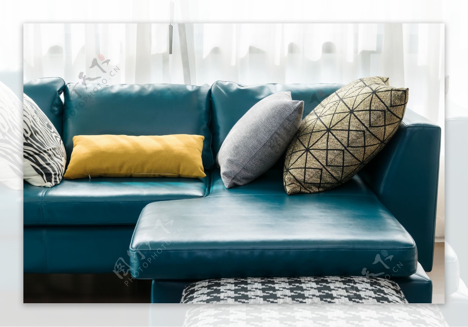 客厅里的绿色沙发效果图图片