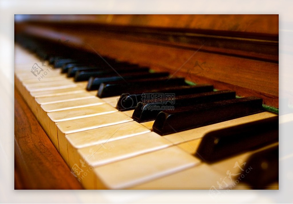 复古钢琴键盘