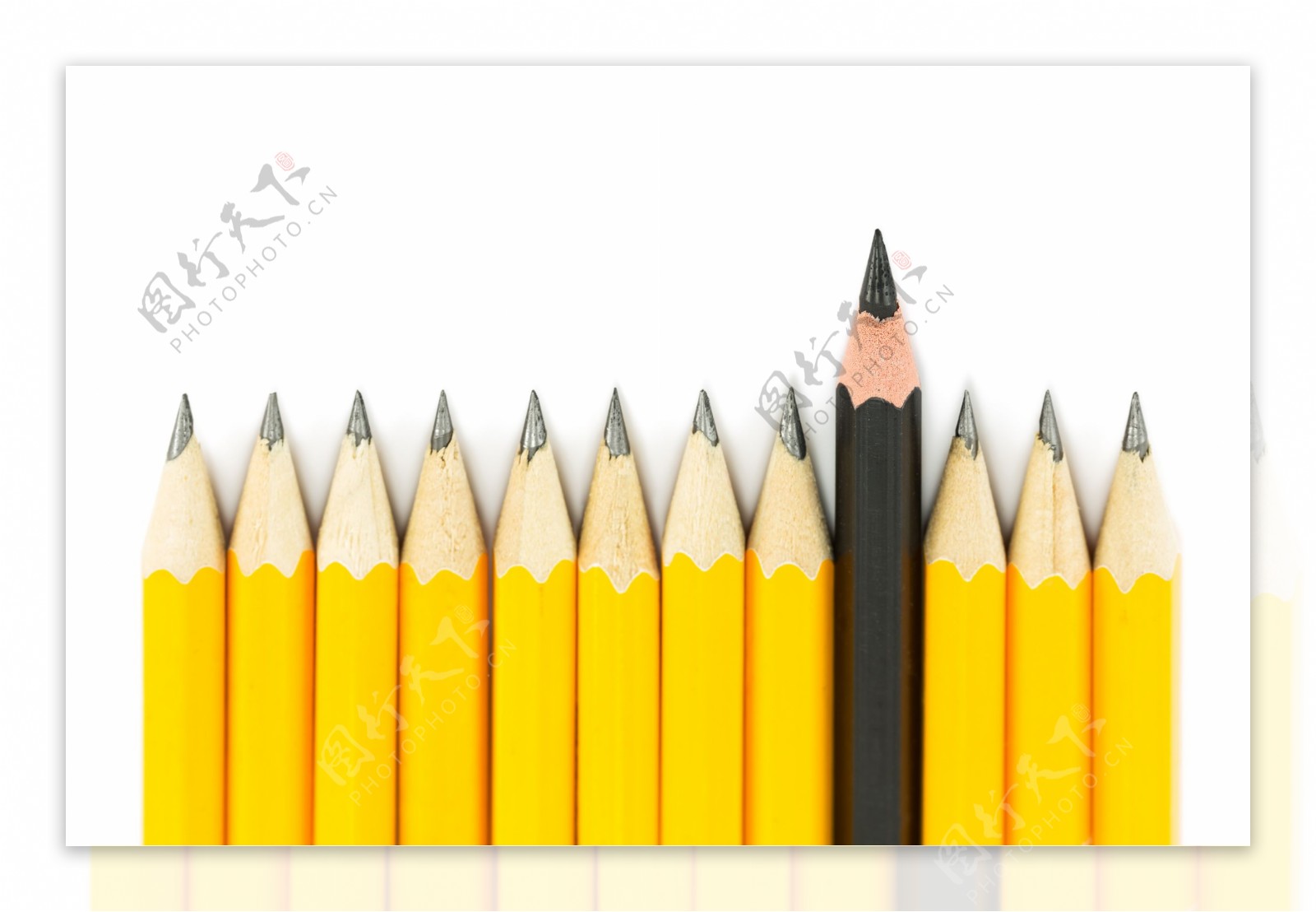 一排黄黑铅笔
