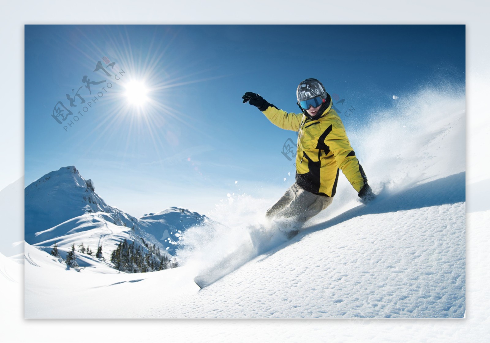 雪山滑雪的人物图片