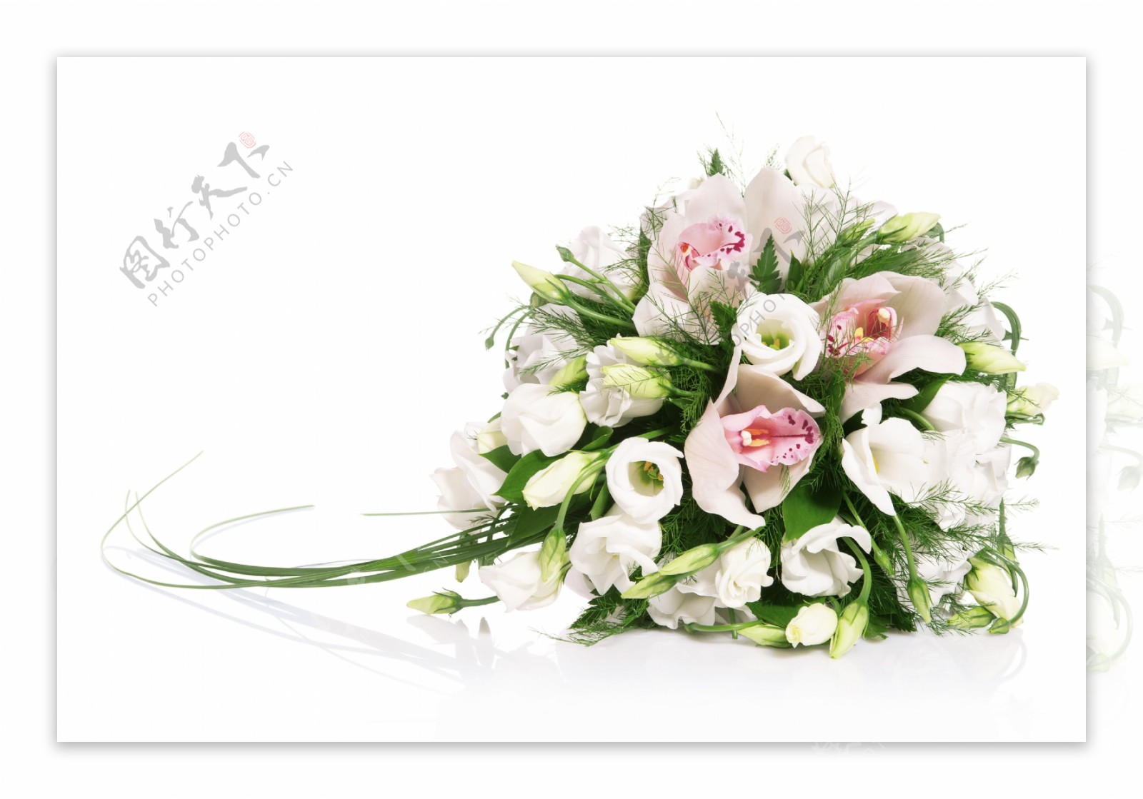 白色婚礼花束图片