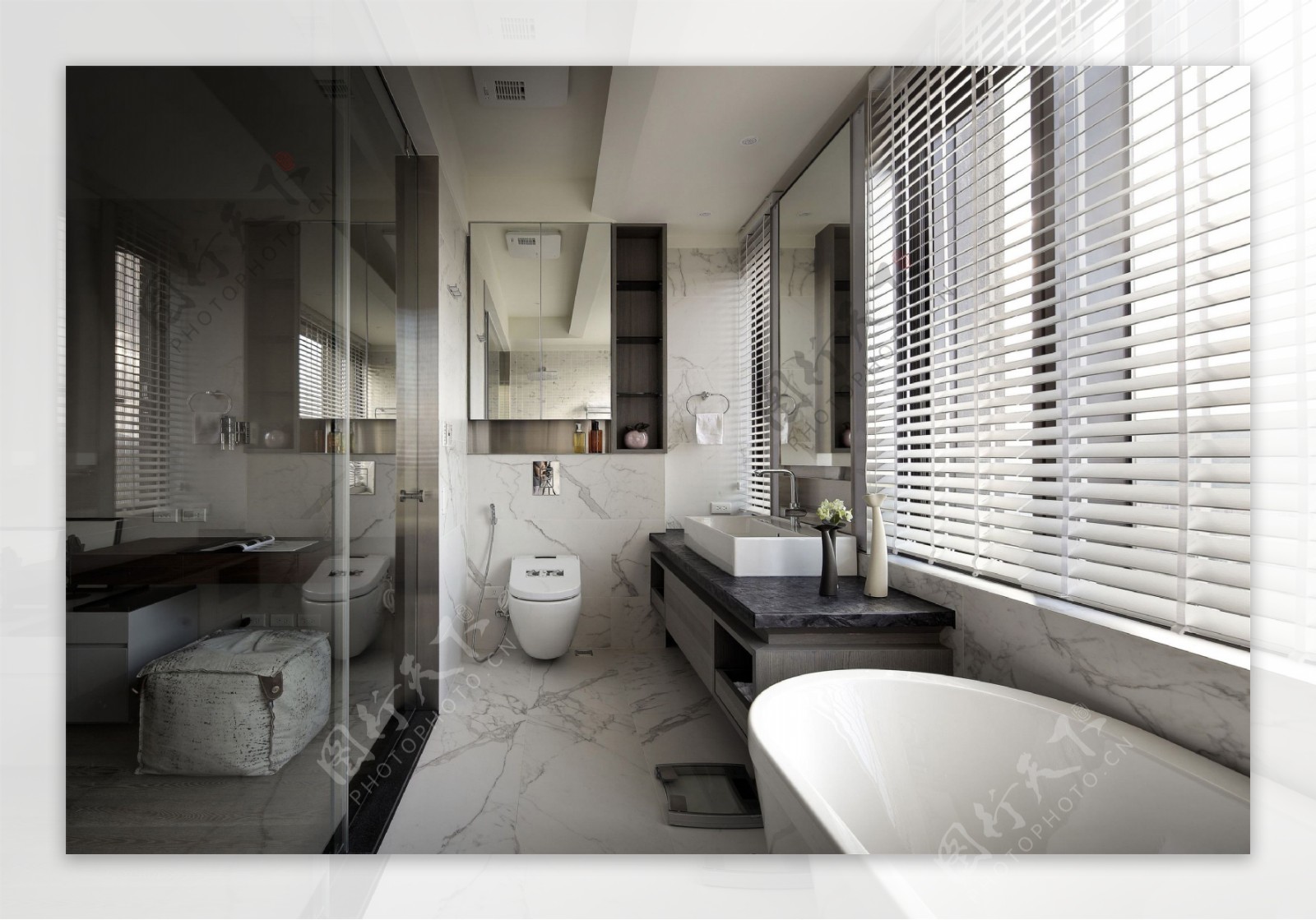 现代港式浴室装修效果图