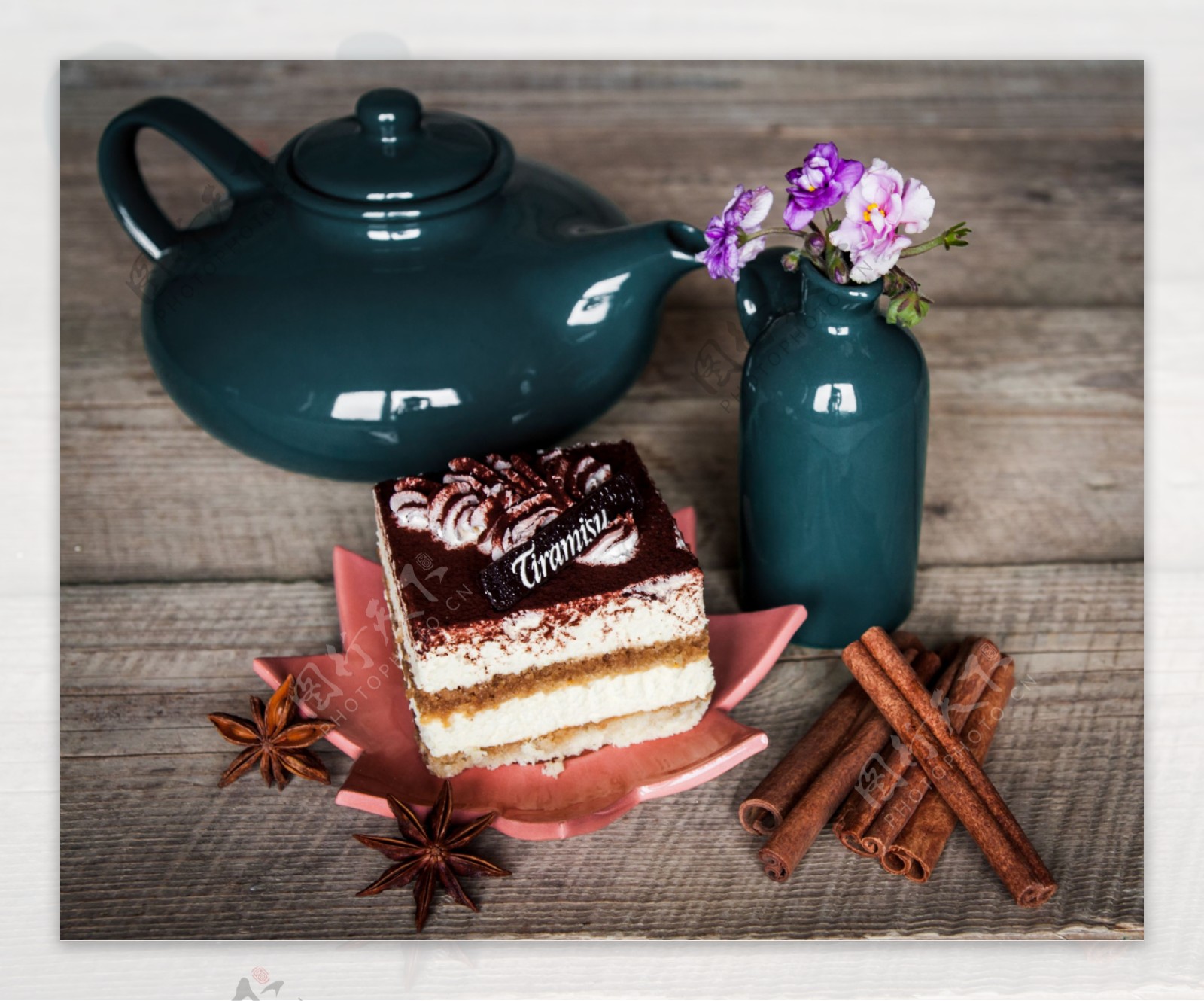 茶壶花瓶与蛋糕图片