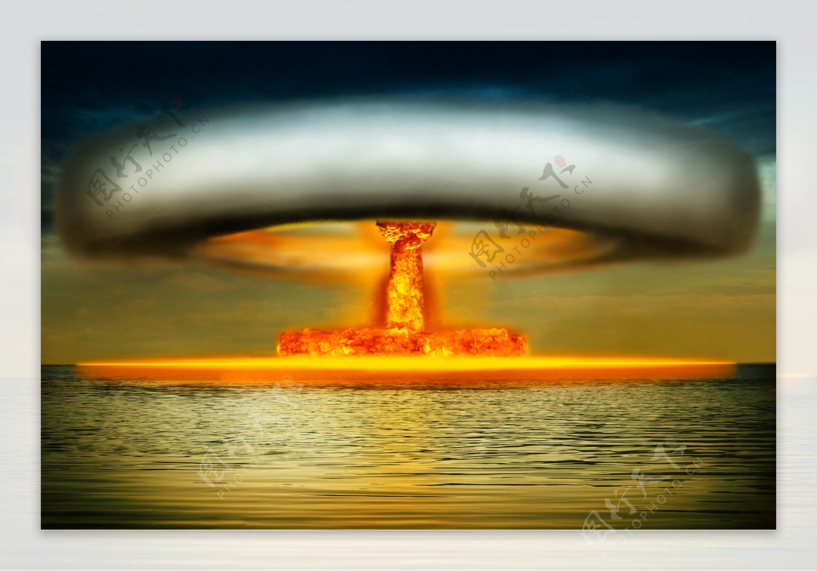 海面上的原子弹蘑菇云图片