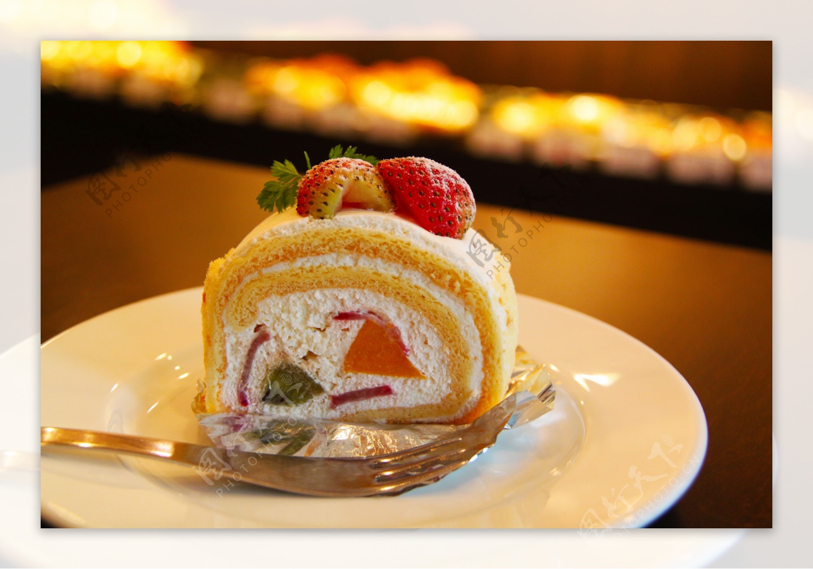 草莓奶油蛋糕甜品背景图片高清下载