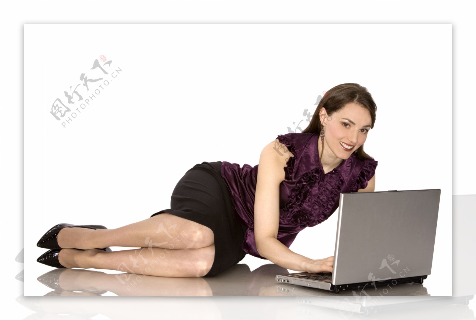 时尚女人玩电脑图片