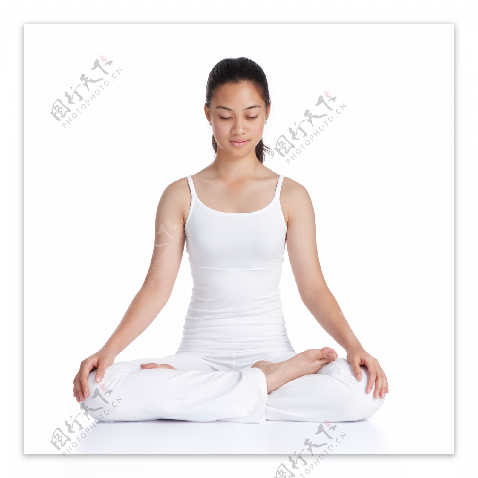 白色衣服做瑜伽的女孩图片