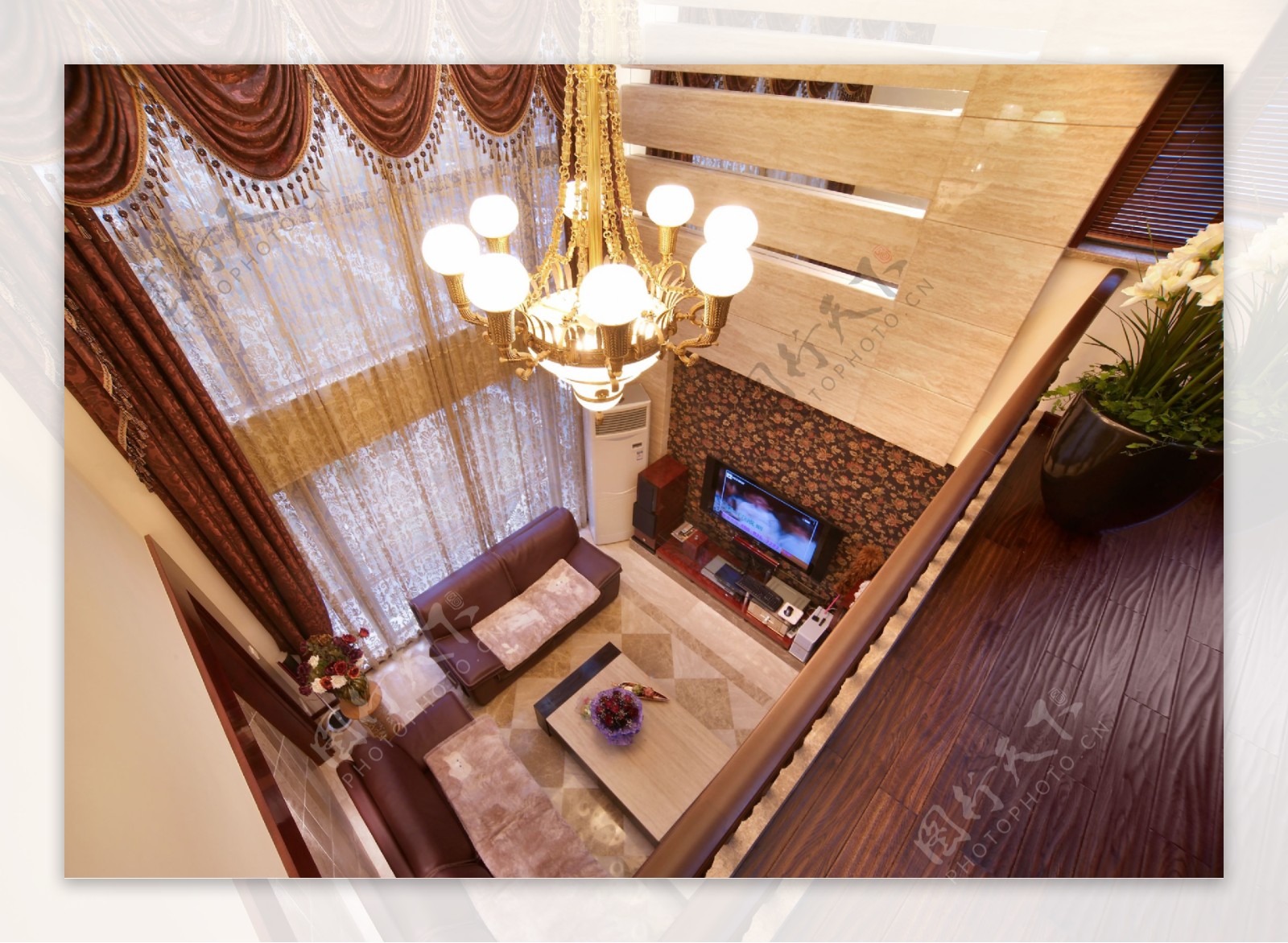 美式古典别墅客厅装修效果图