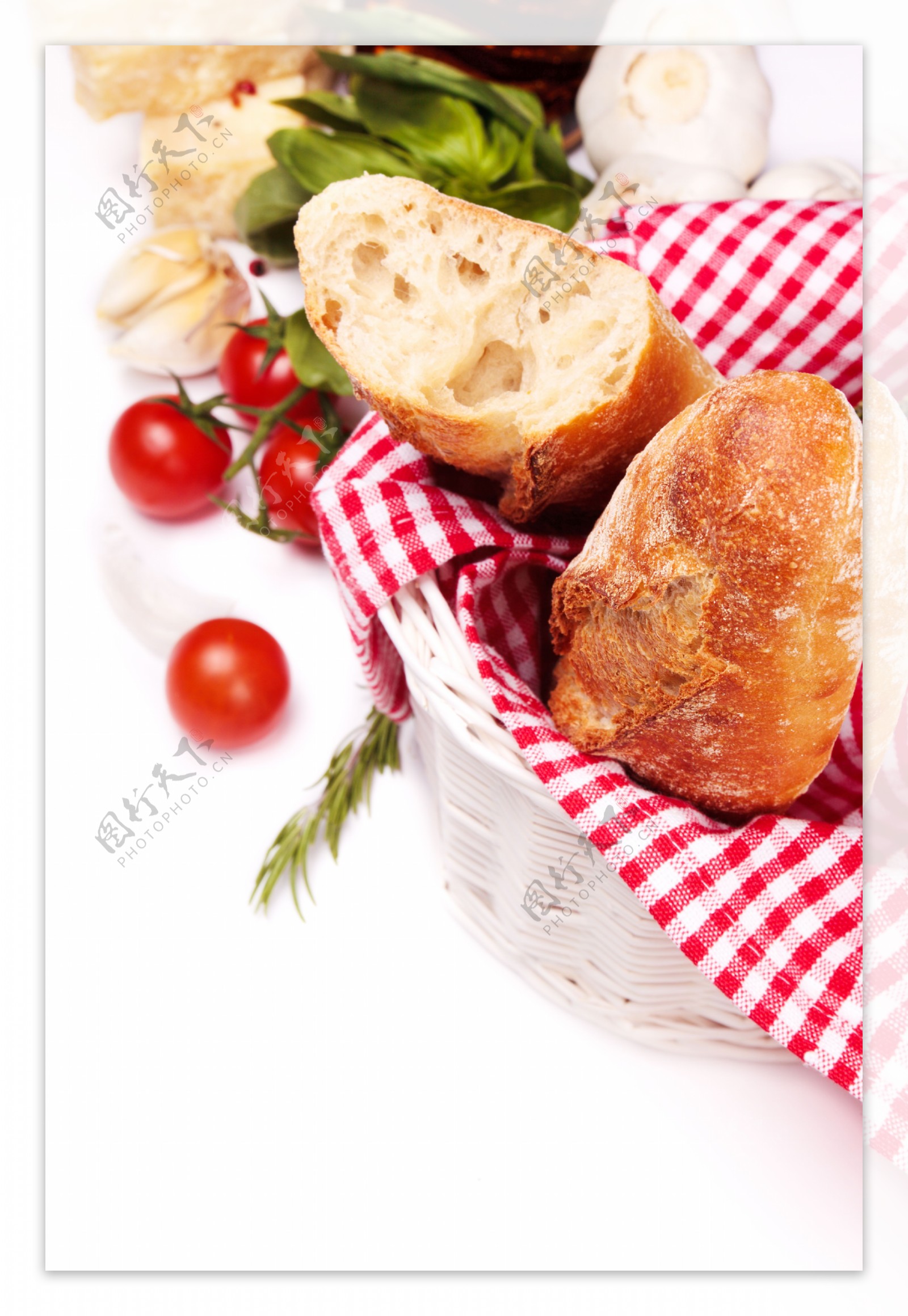 自制面包与西红柿