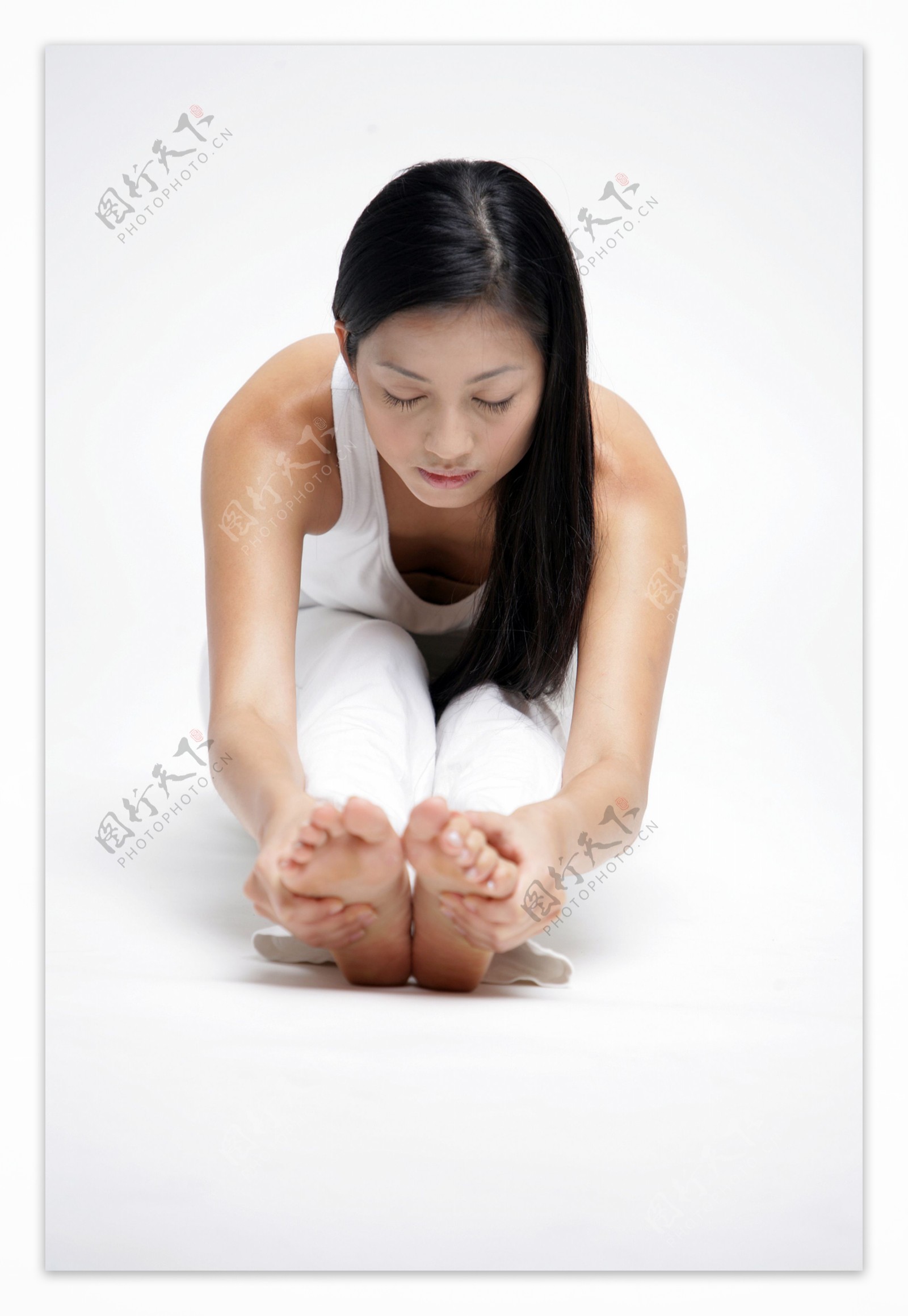 正在做瑜伽的女人图片