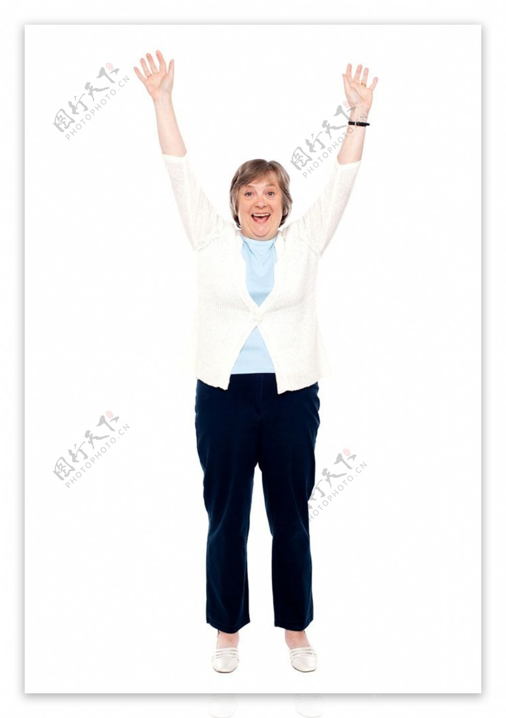 高举双手快乐的老年女性图片