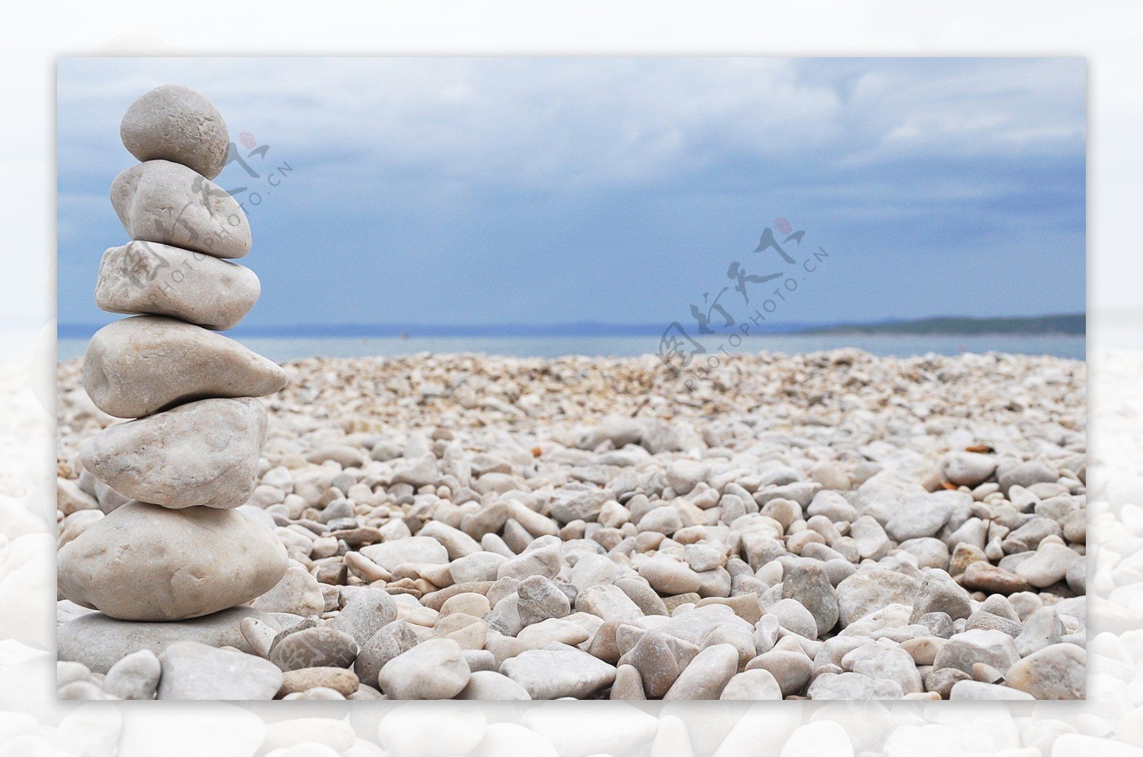 海边石头风景背景图片