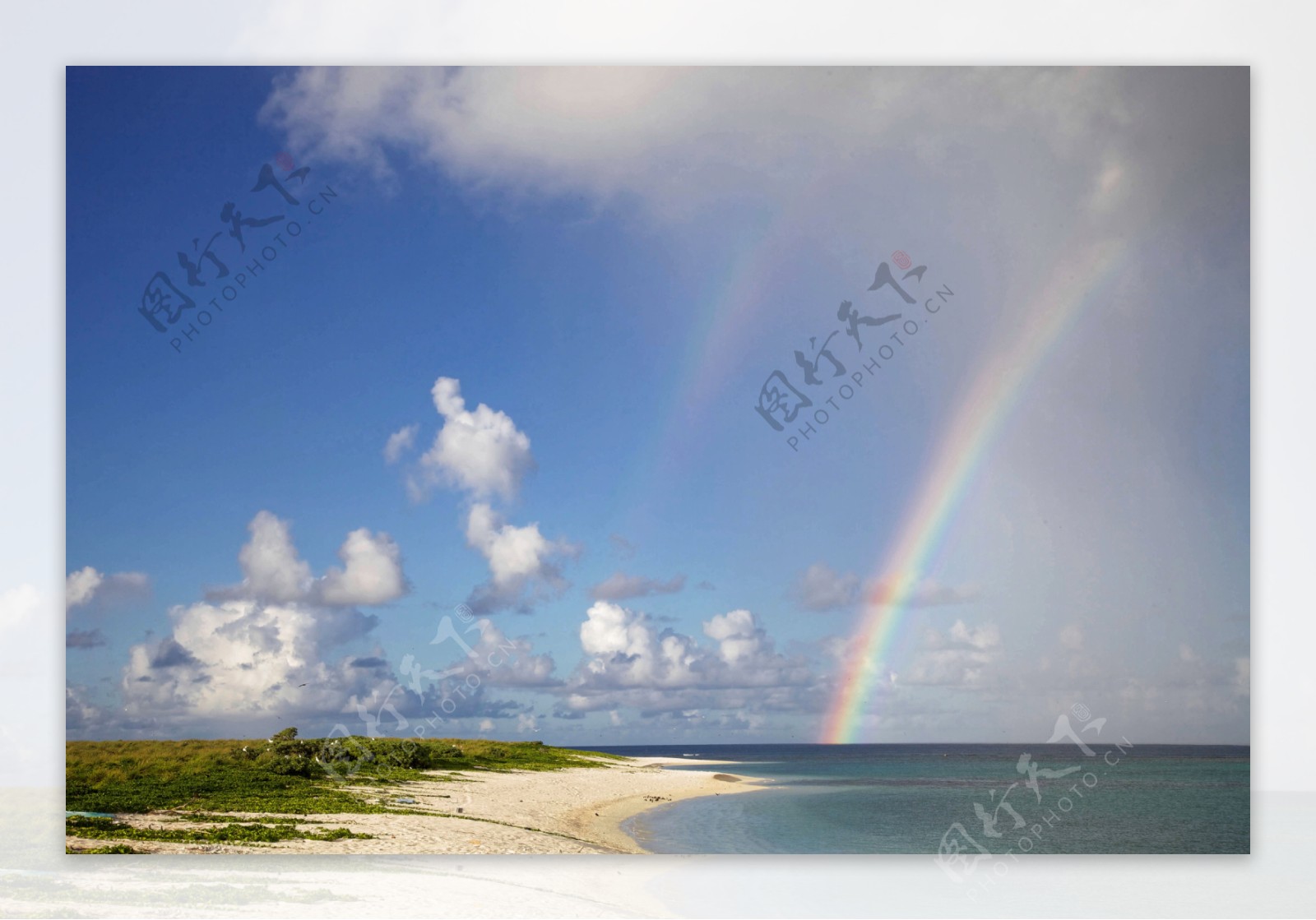 夏日海滩雨后彩虹图片