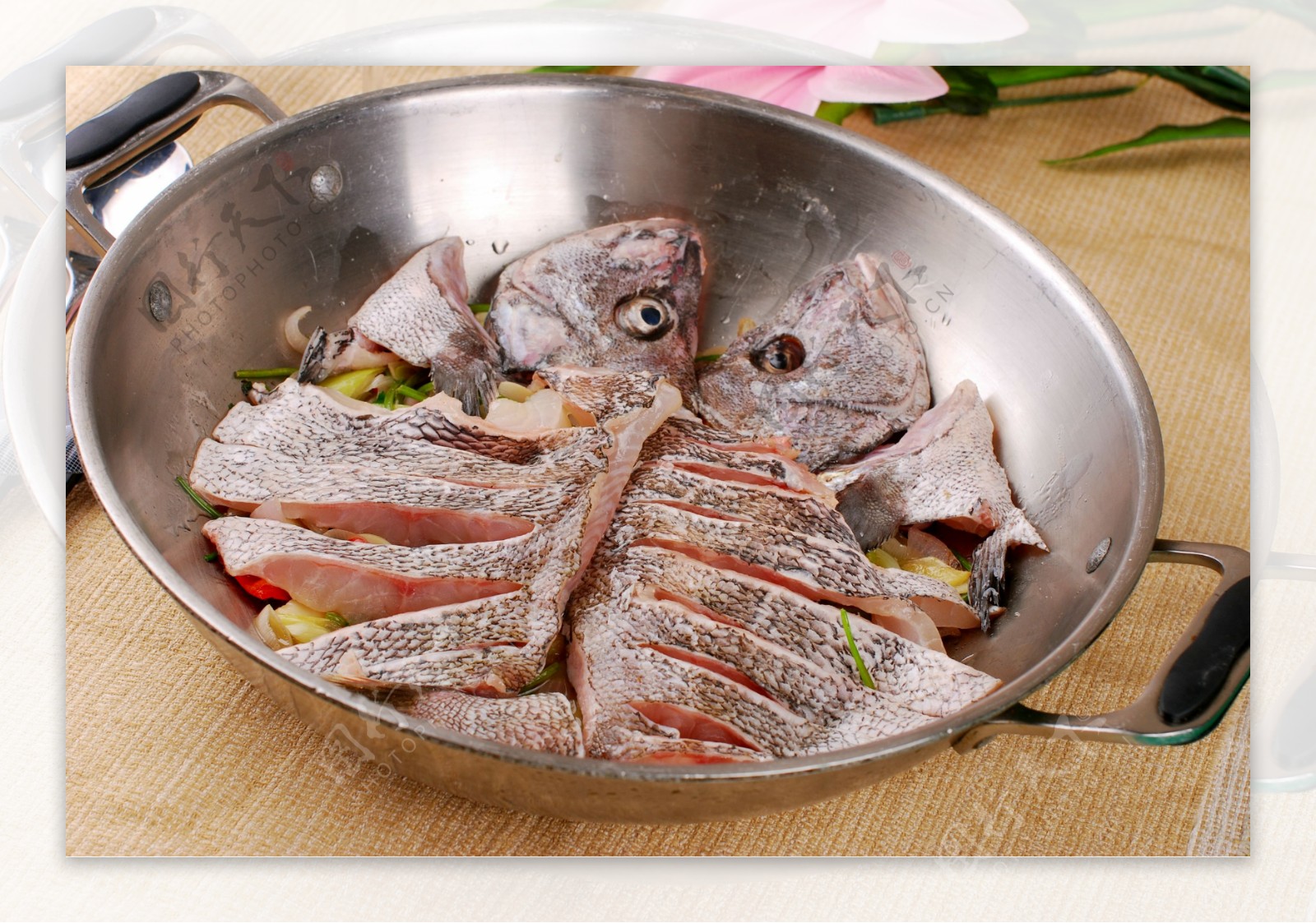 经典中的经典传统扒鱼腹，功夫菜在当今时代是何等珍贵 - 哔哩哔哩