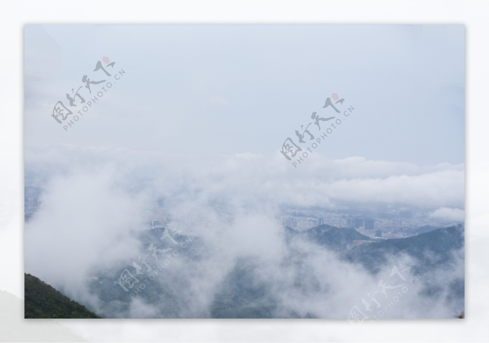 梧桐山的云雾图片