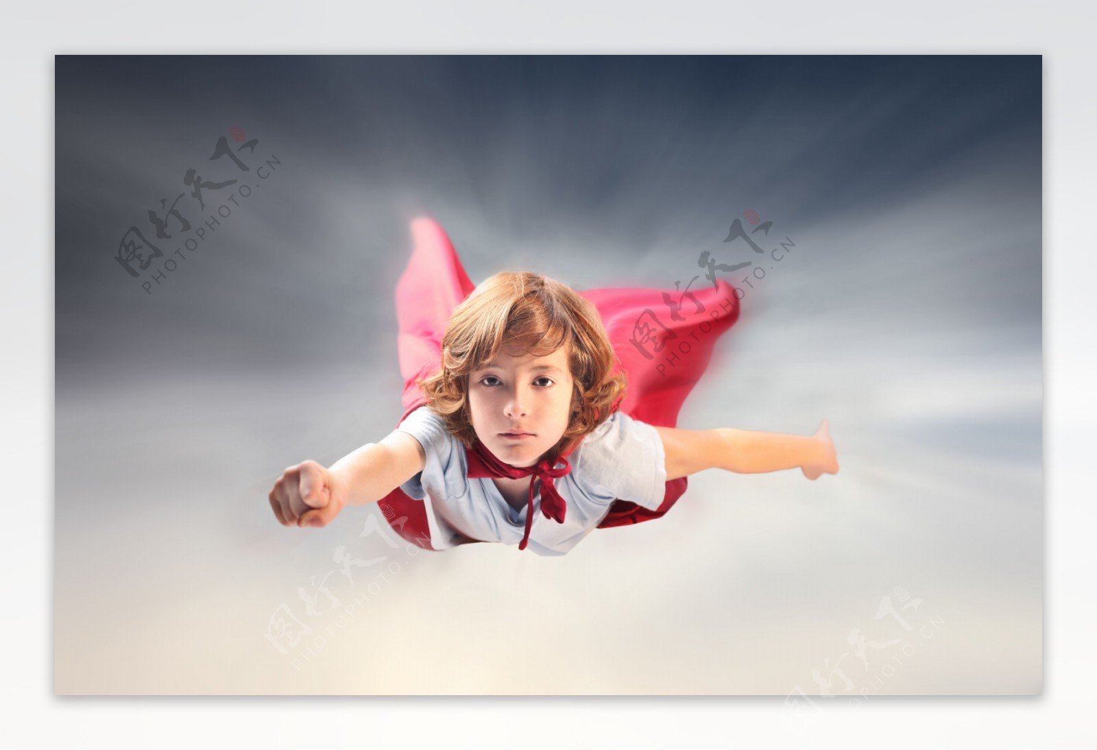 飞翔的儿童超人图片