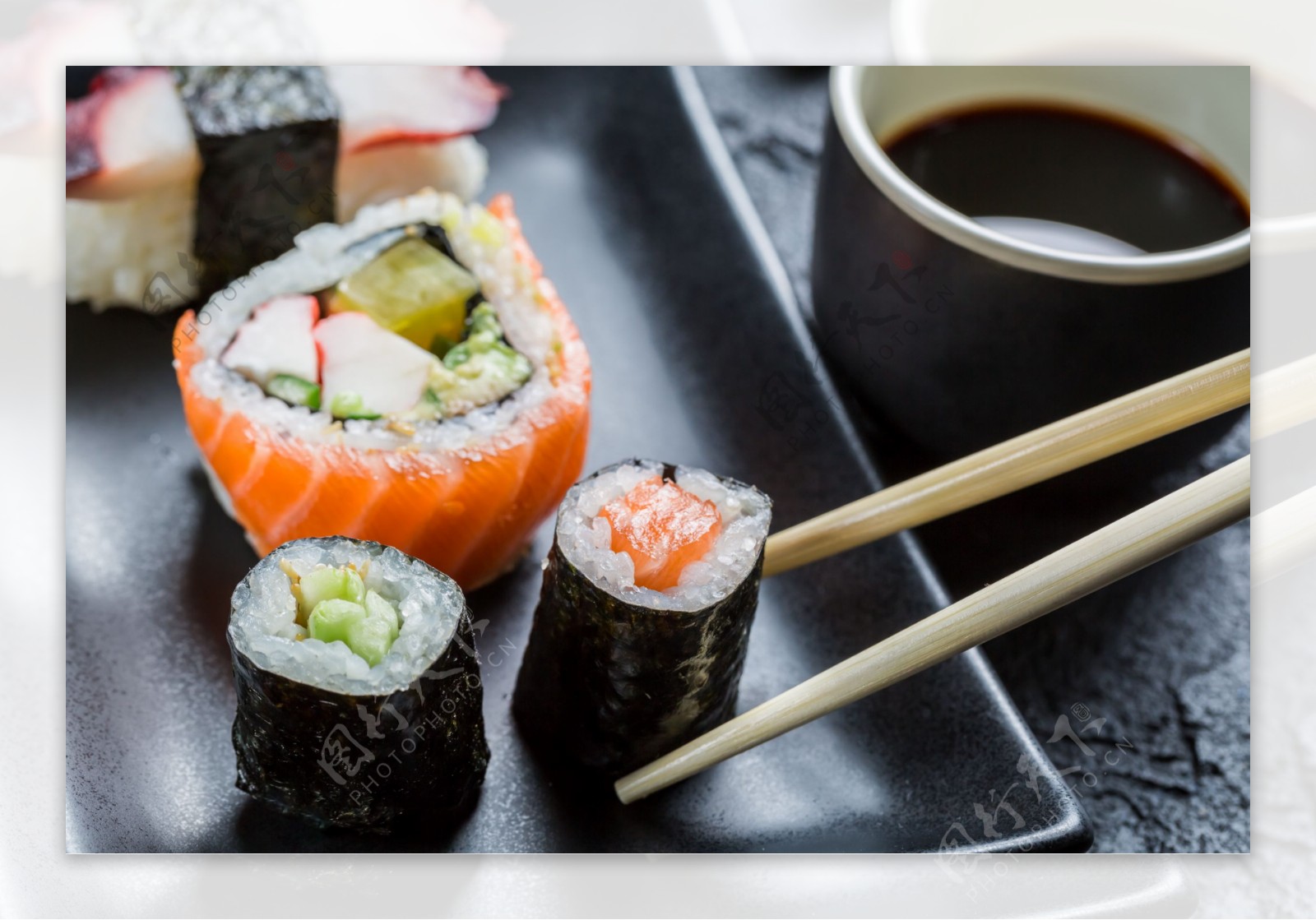 三文鱼紫菜包饭图片