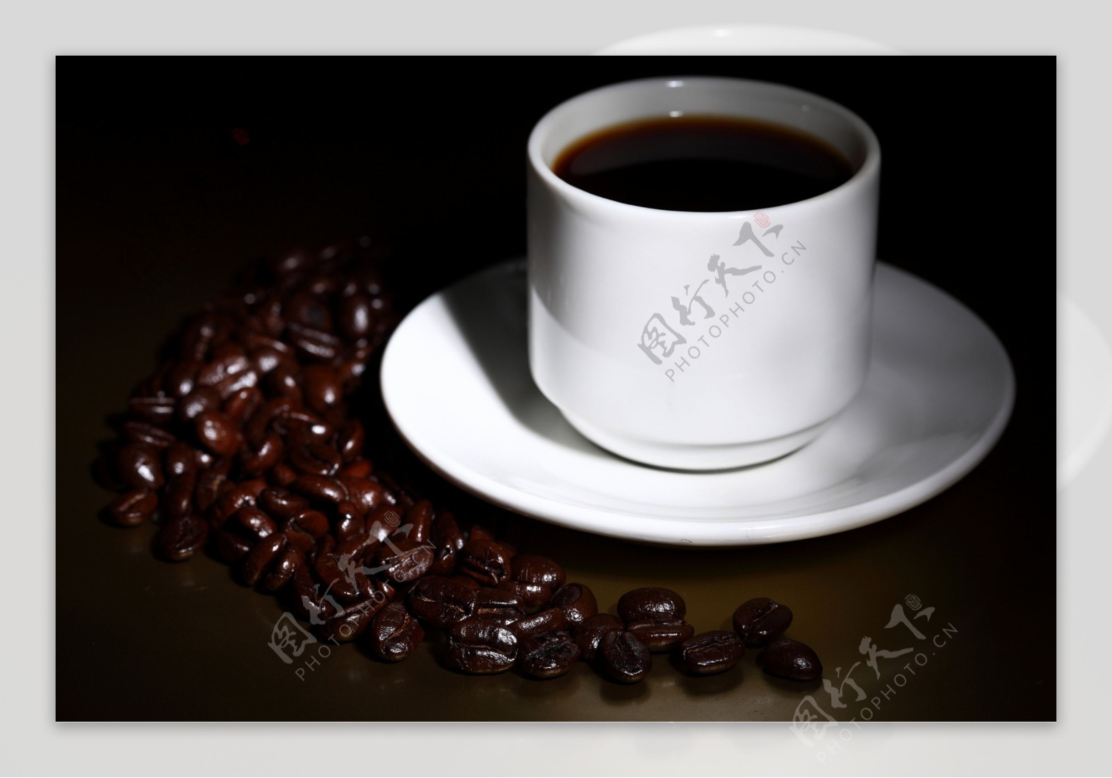 合成一块的咖啡豆和咖啡图片