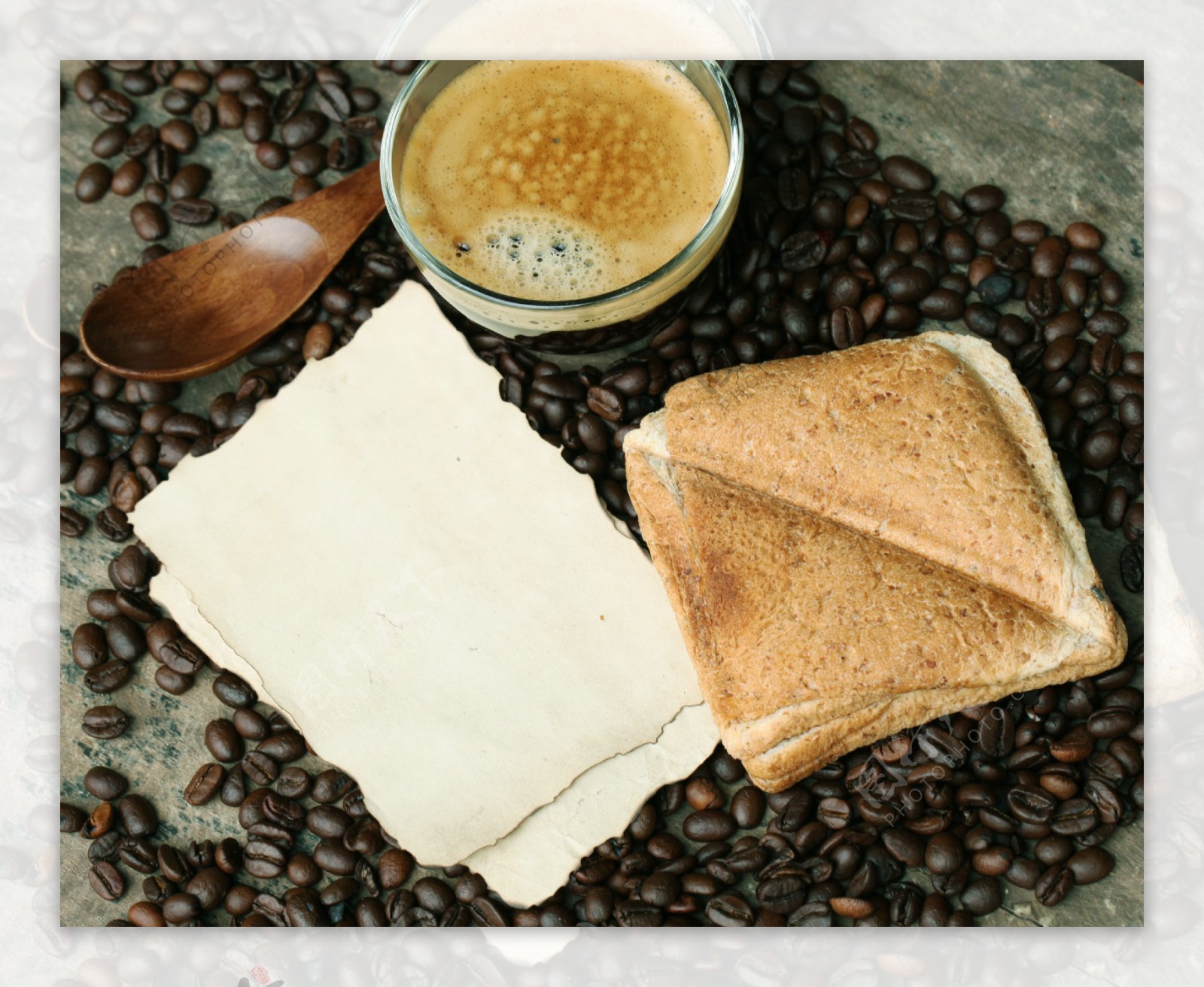 咖啡豆与面包图片