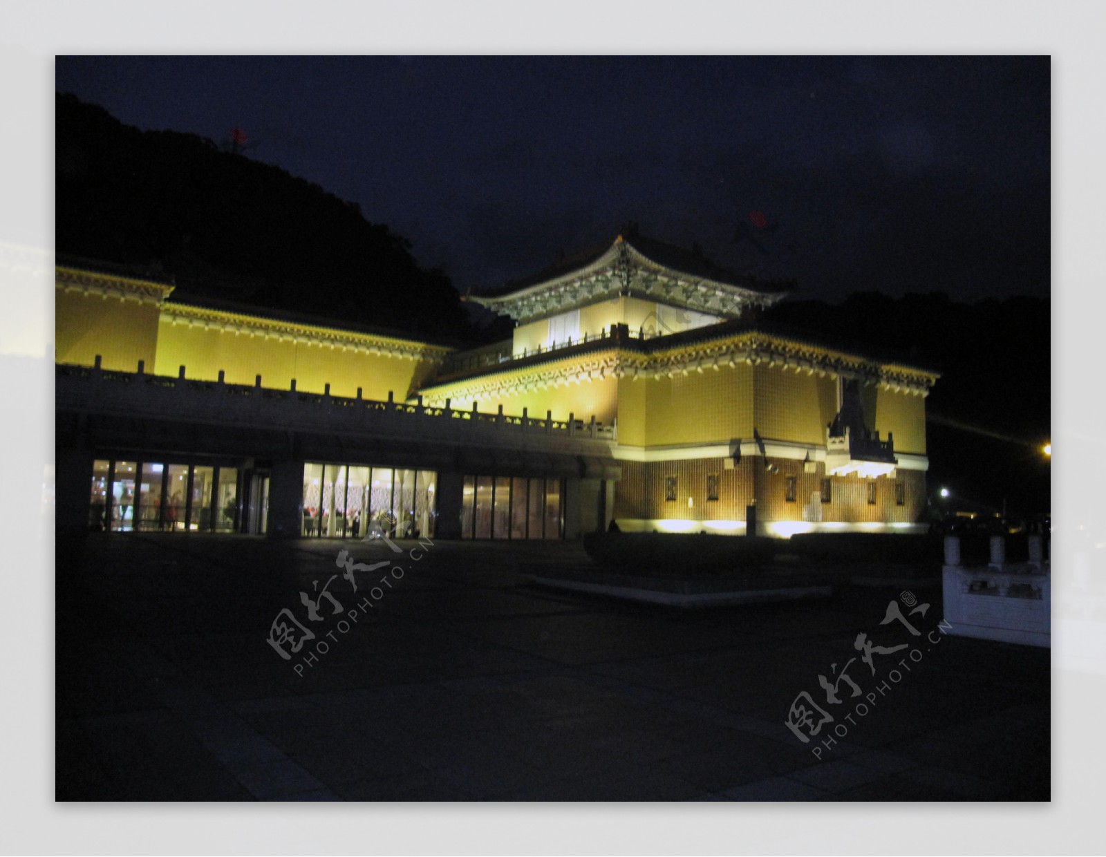 台湾建筑故宫博物院夜景图片