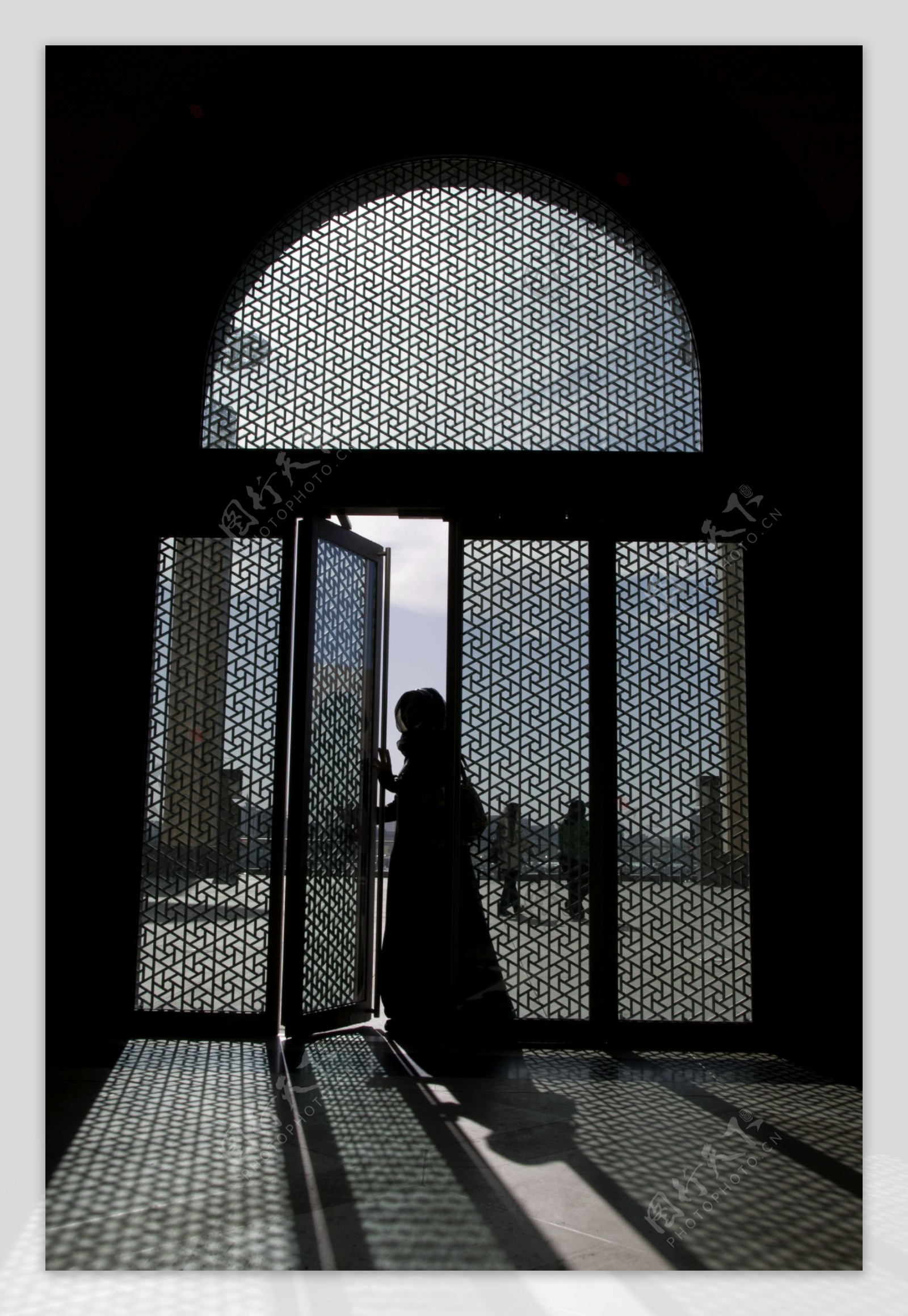 清真寺里的阿拉伯女人图片