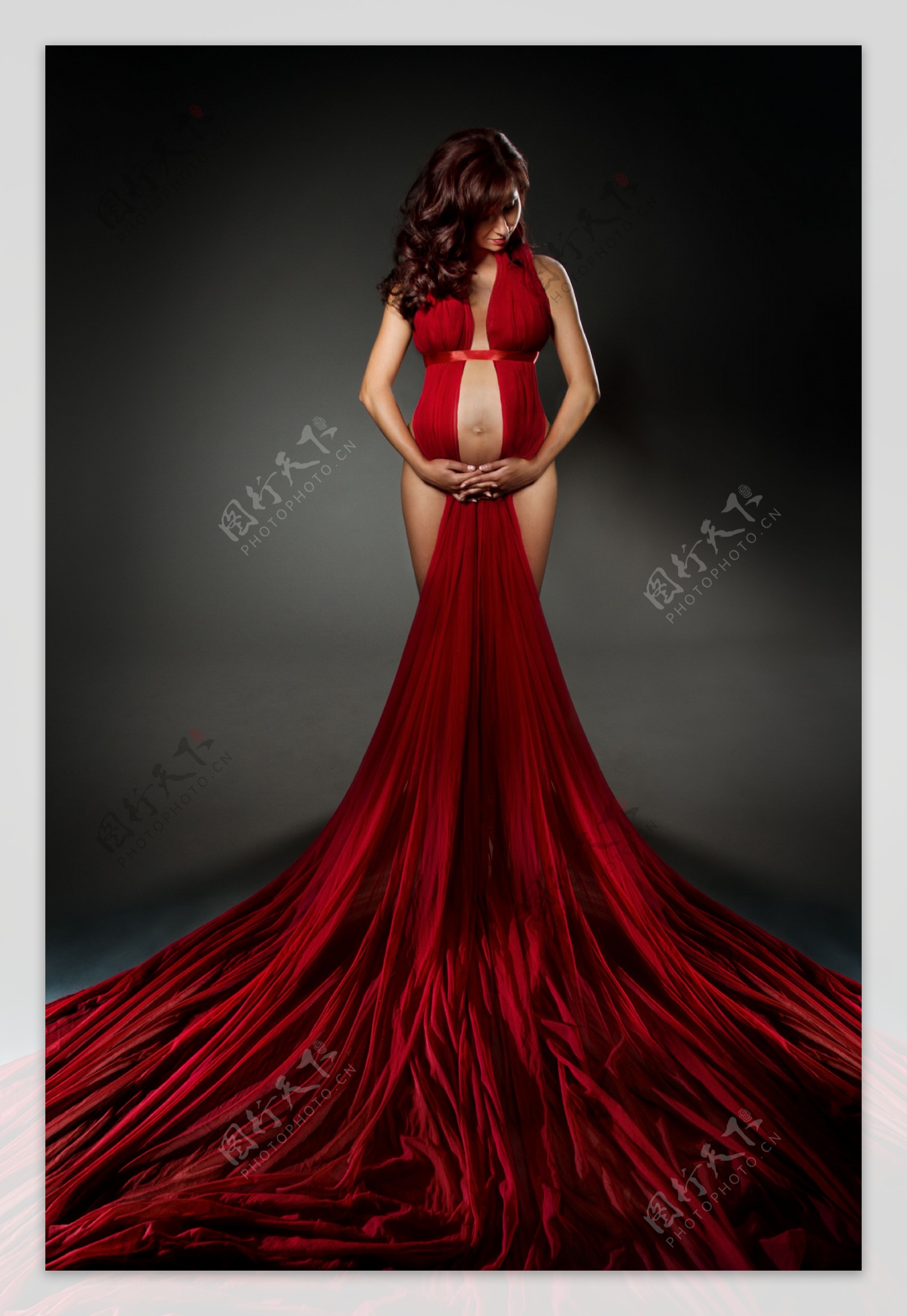 红色裙子性感美女图片
