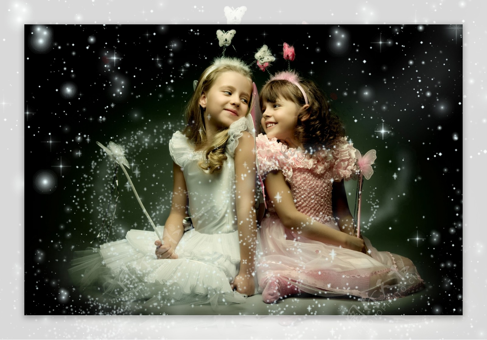 两个天使小女孩图片