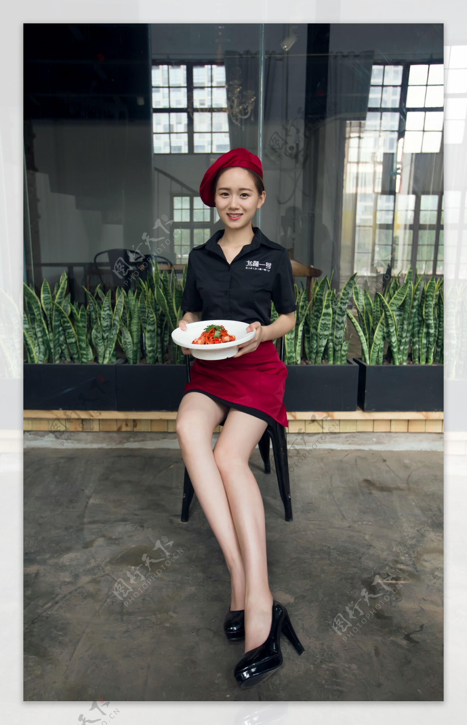 餐厅美女服务员图片
