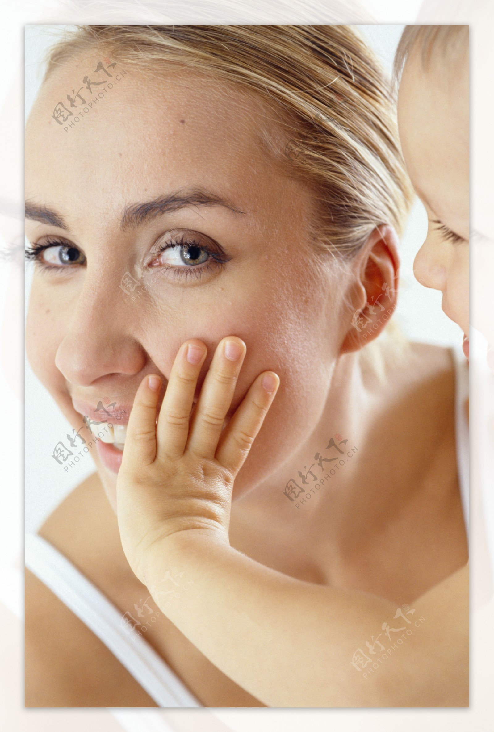 Girl Helping Her Mother PNG Transparent Image And Clipart Image For ...