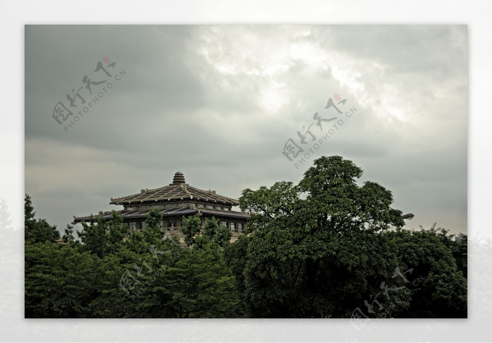 武汉大学行政楼图片