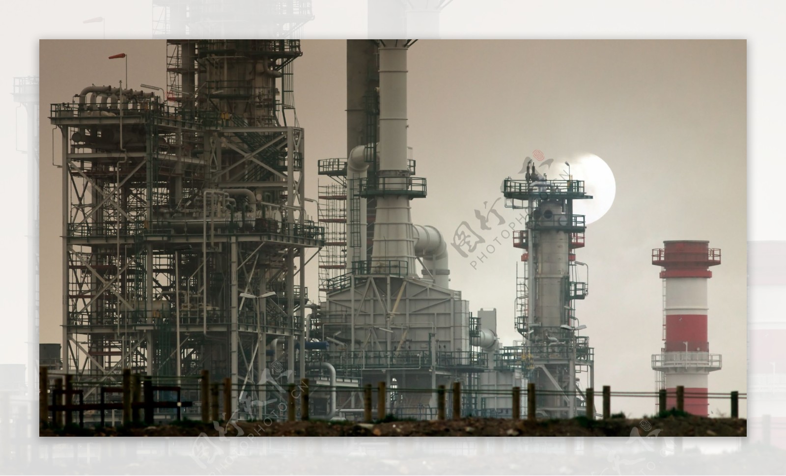 工业炼油厂图片
