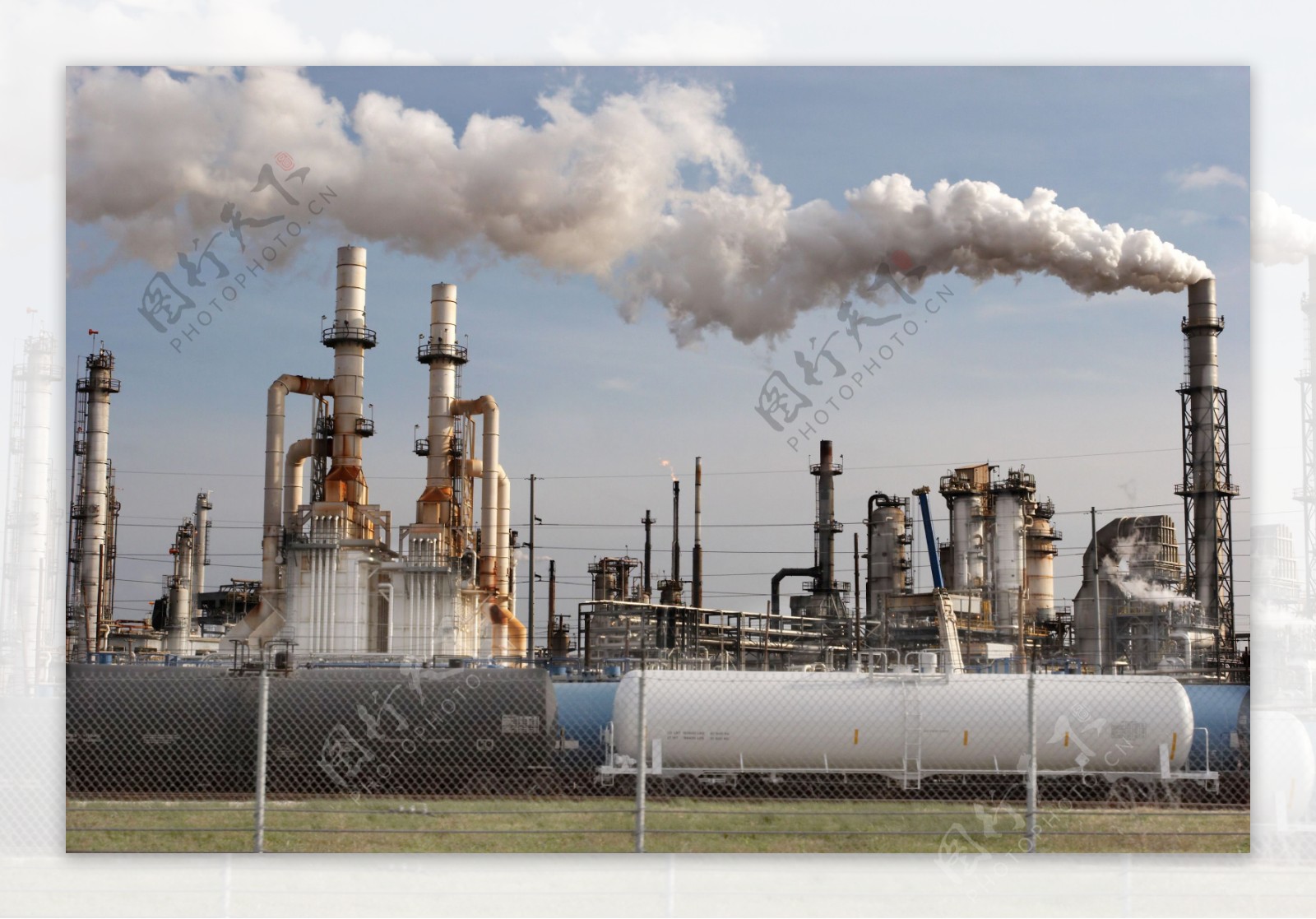 炼油厂生产环境摄影图片