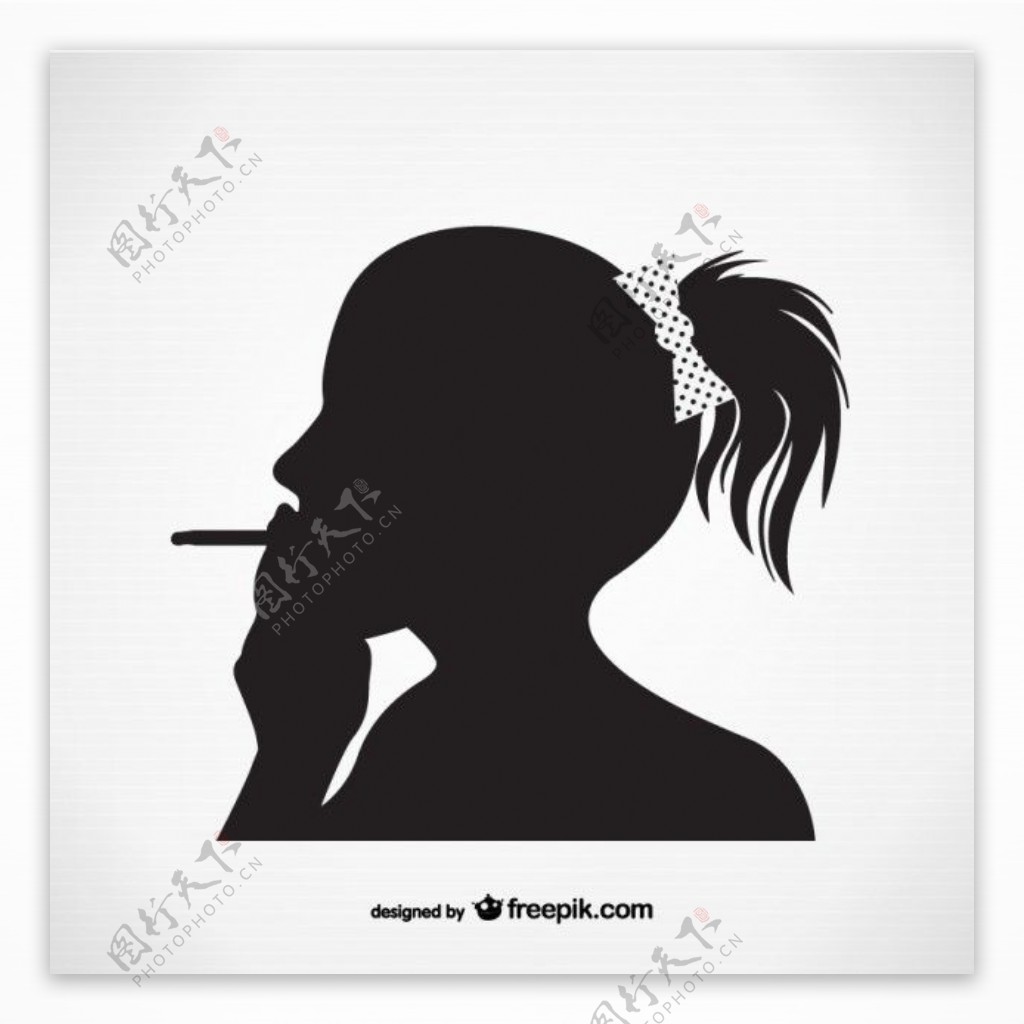 吸烟的女人剪影