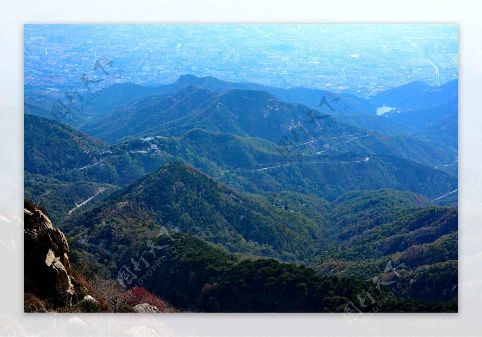 泰山山顶俯视图片