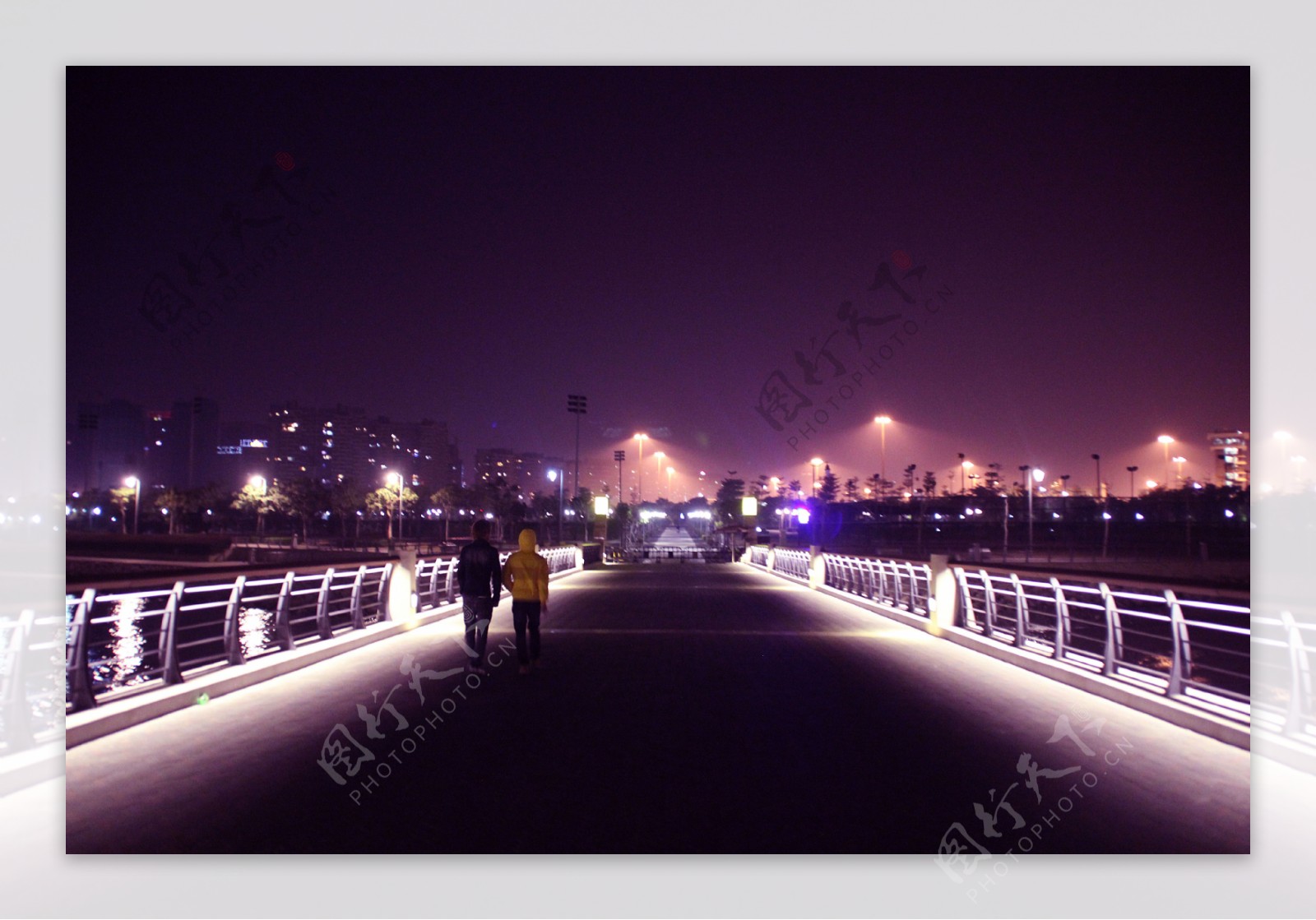 深圳湾大桥夜景图片
