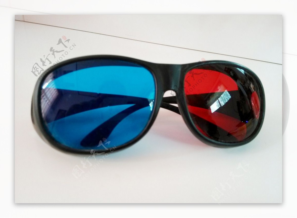 红蓝眼镜3D电影立体