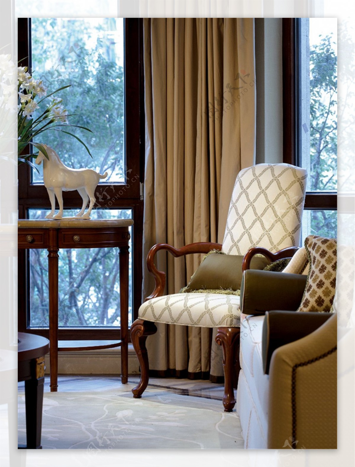 现代时尚客厅格子纹理椅子室内装修效果图