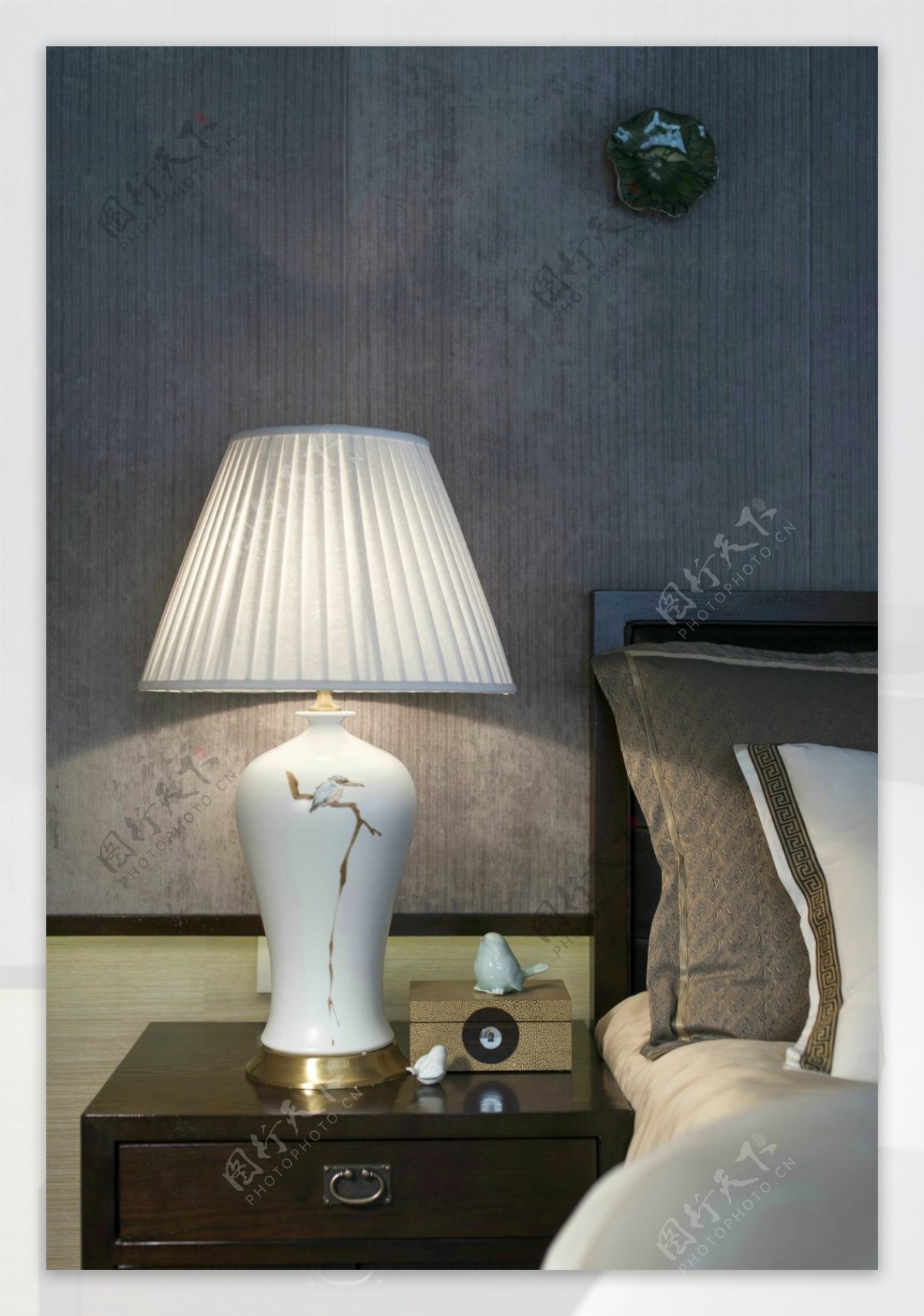 现代简约风室内设计卧室台灯效果图JPG源文件