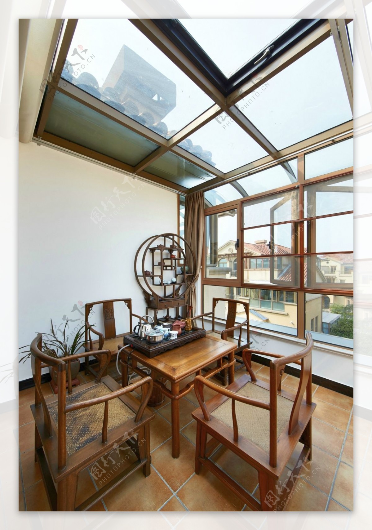 朴素风室内设计会客室博物架窗帘装修效果图JPG源文件