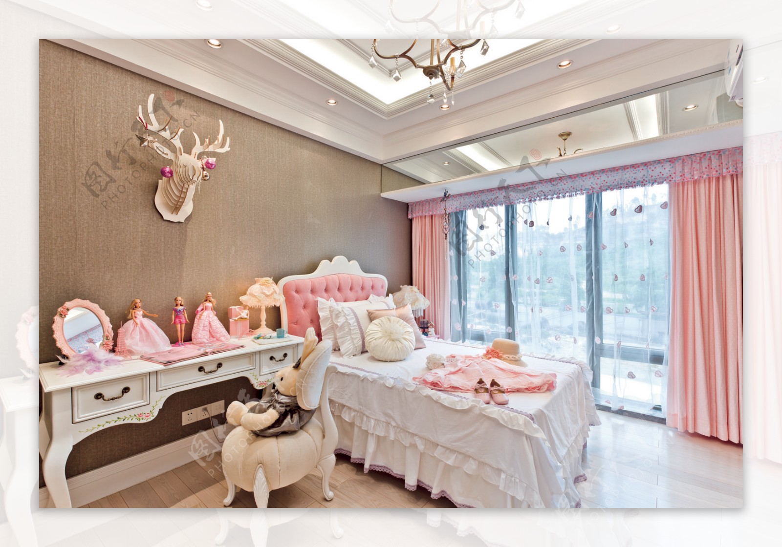 现代粉色调卧室效果图