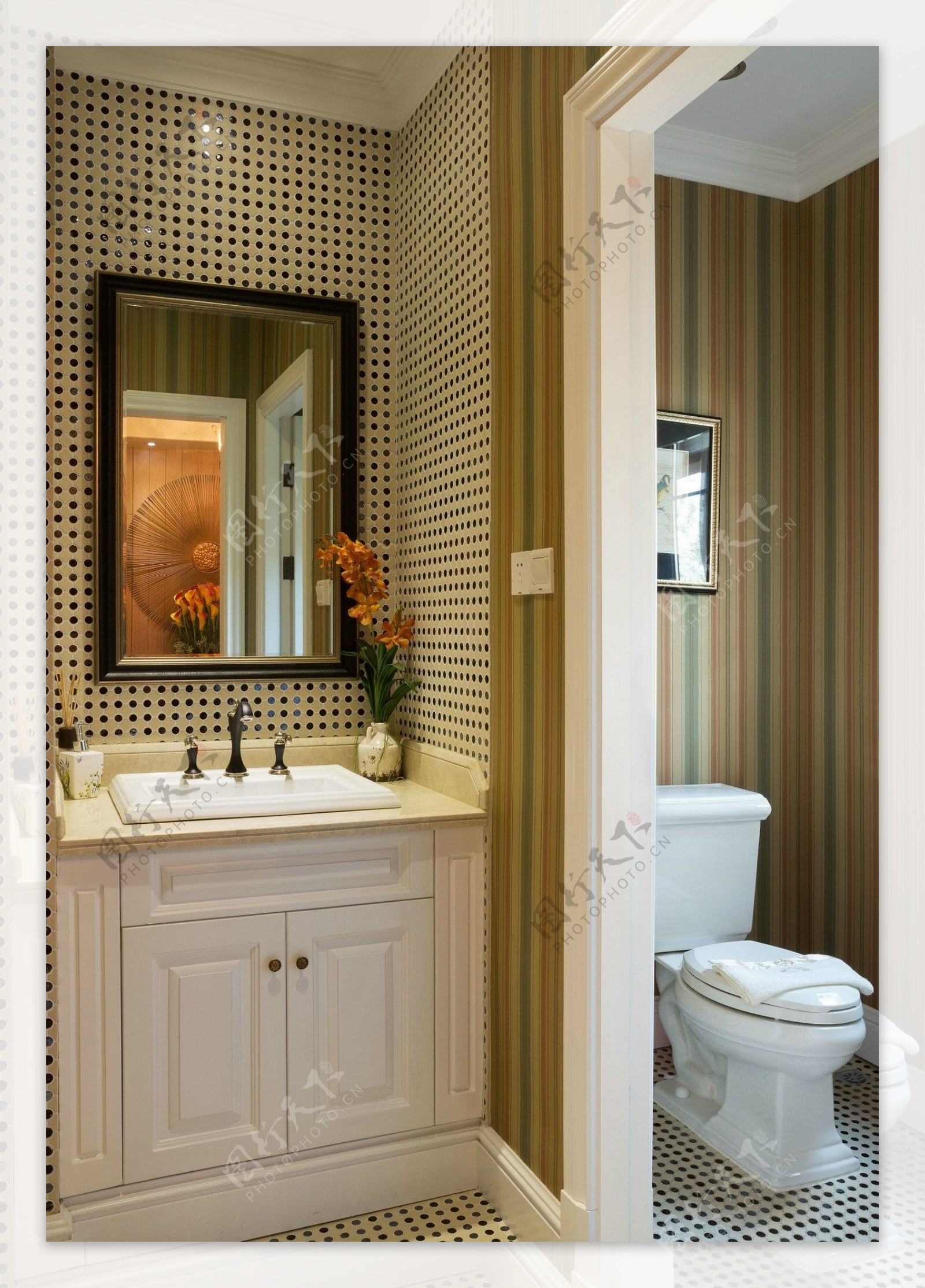 现代时尚浴室斑点背景墙室内装修效果图
