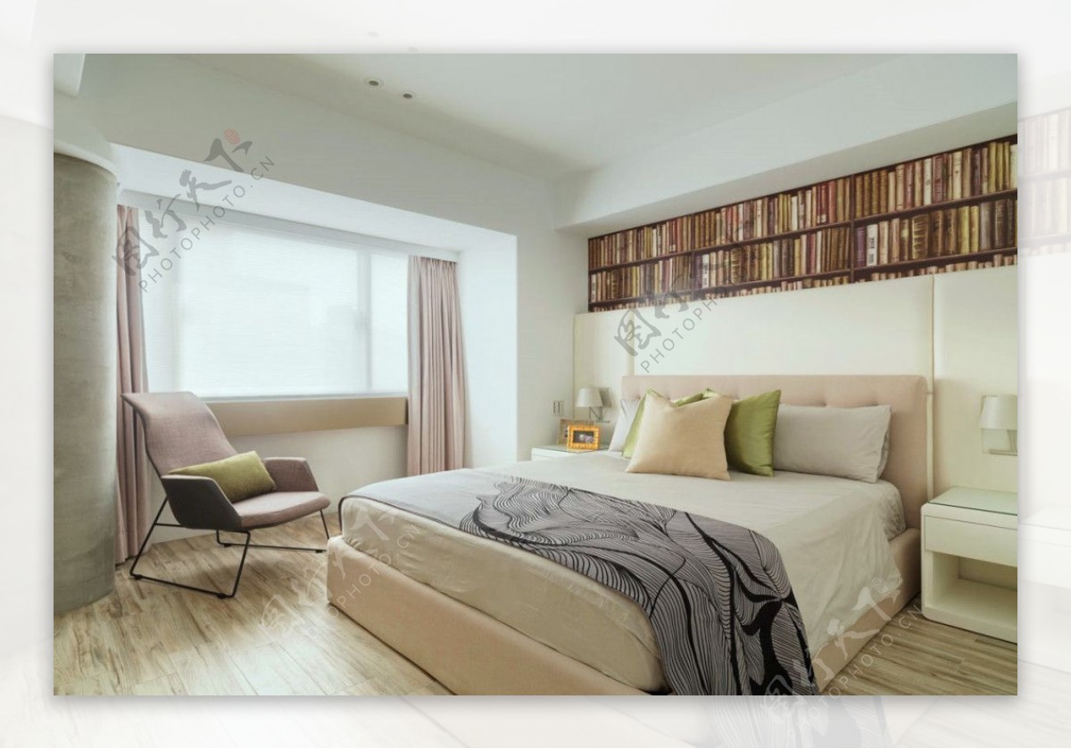 现代清新卧室浅色木地板室内装修效果图