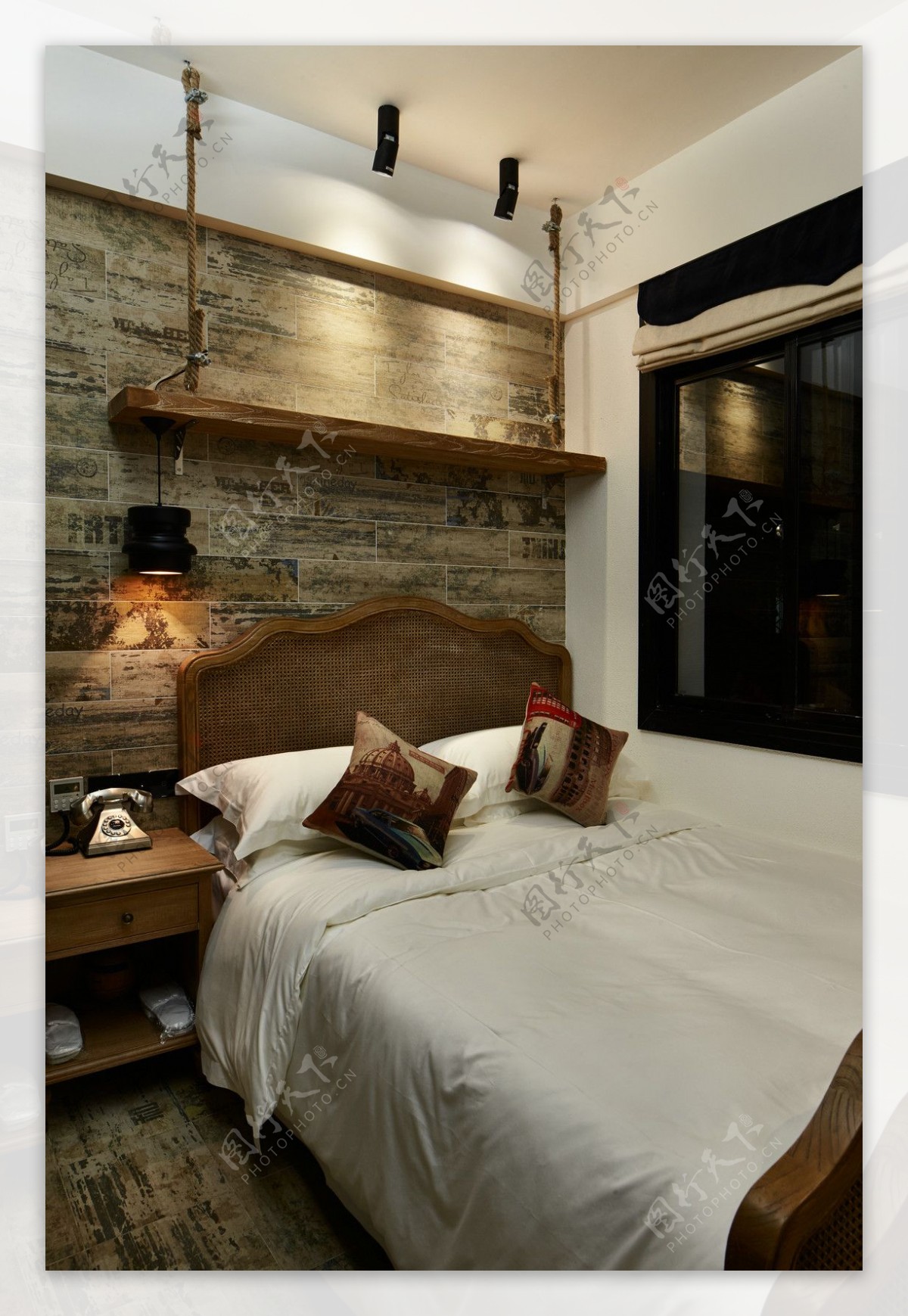 现代时尚混搭卧室木制壁架室内装修效果图