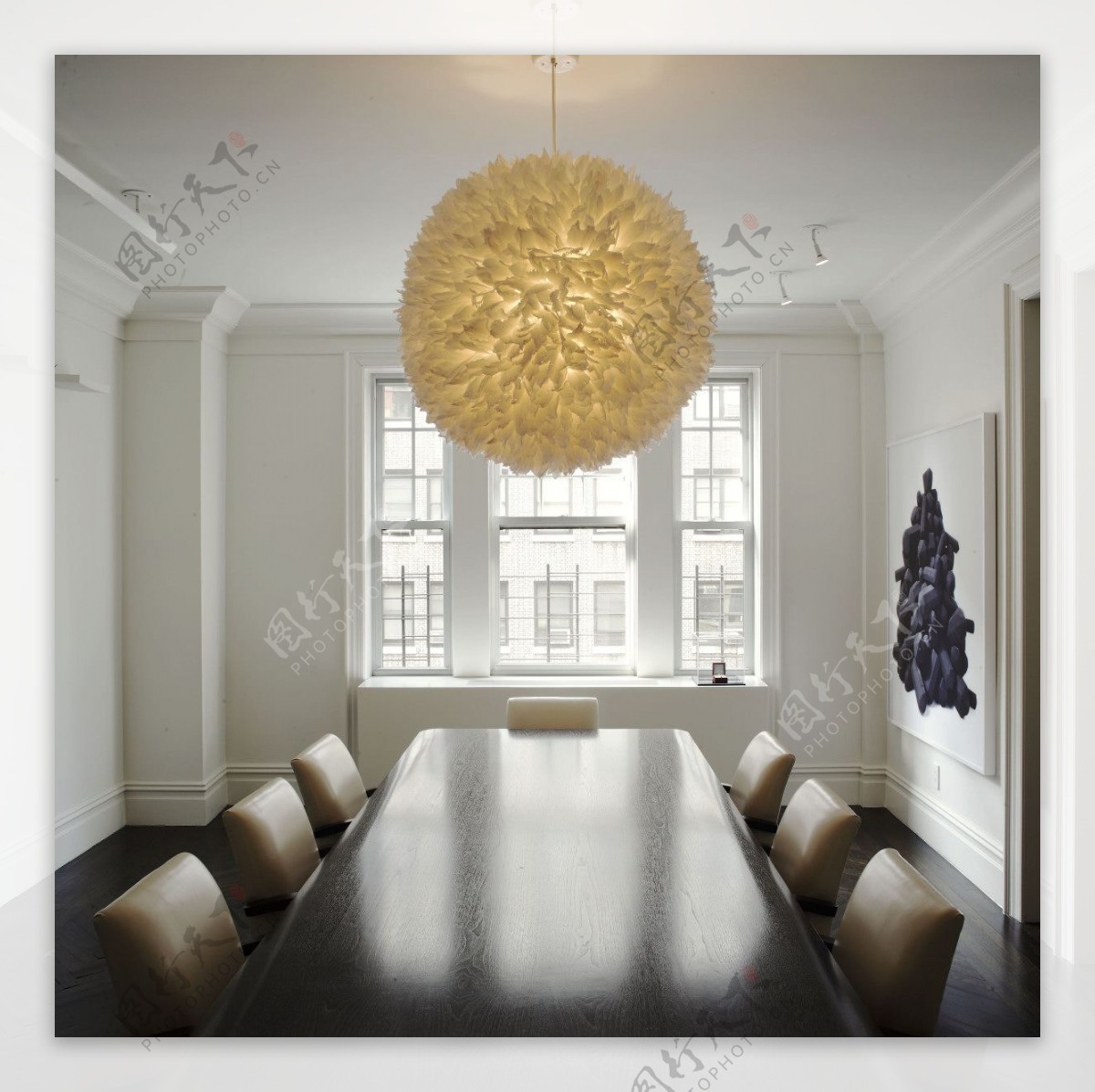 现代时尚客厅金色球体吊灯室内装修效果图